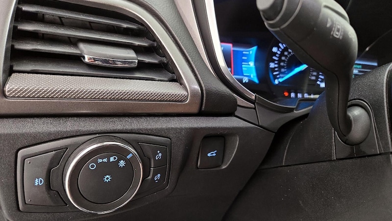 2020 Ford Fusion SE 13