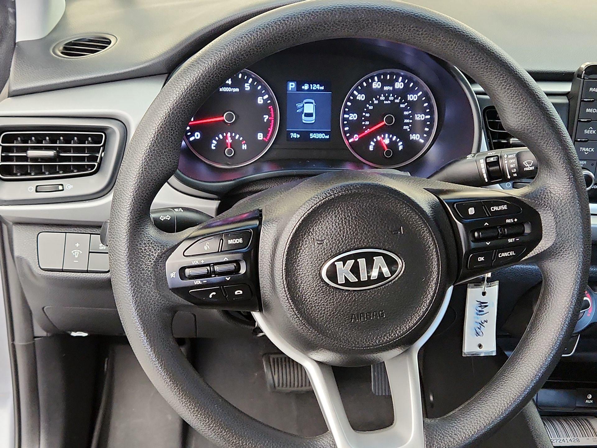 Thumbnail: 2020 Kia Rio - 10