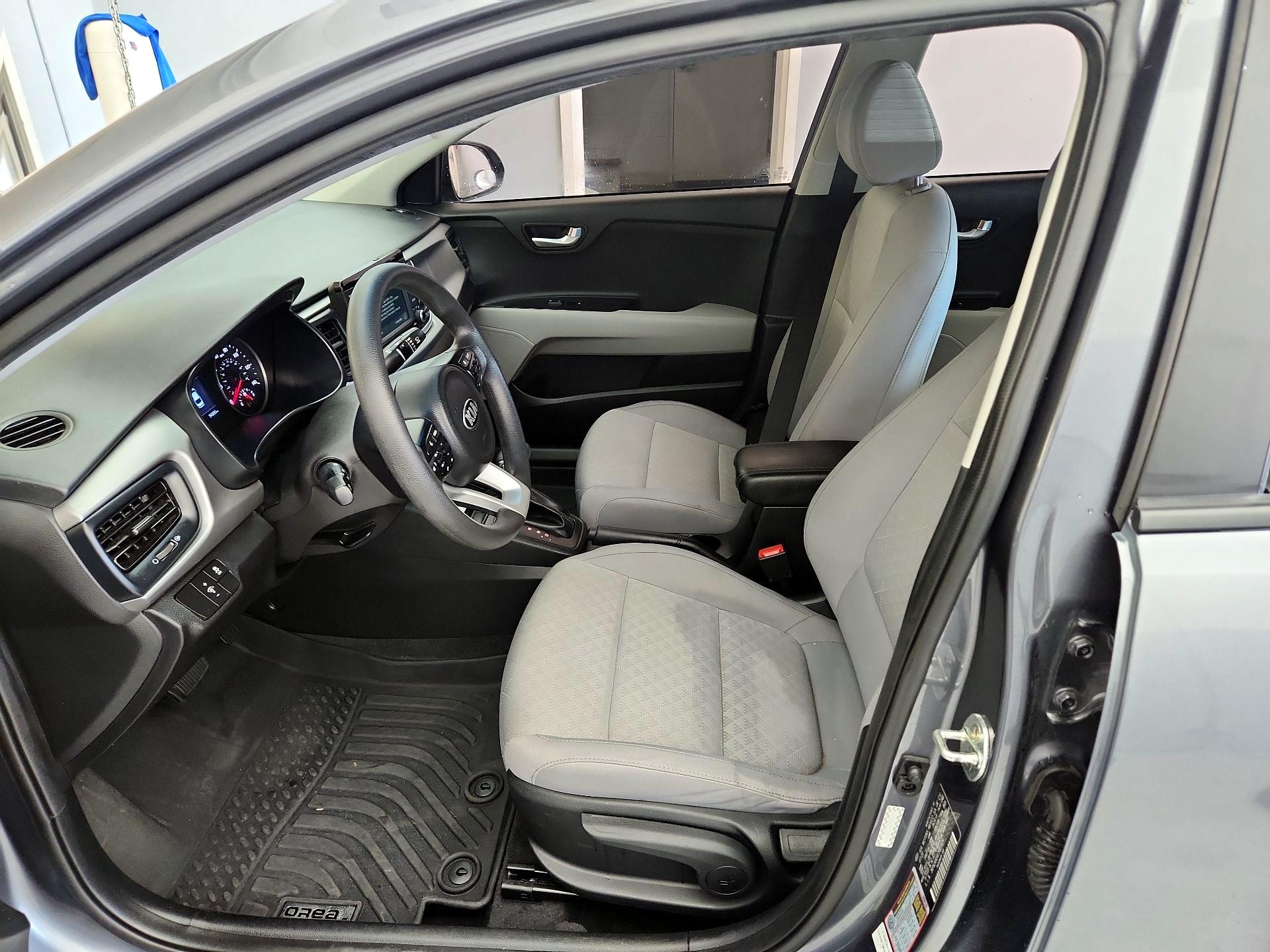 Thumbnail: 2020 Kia Rio - 11