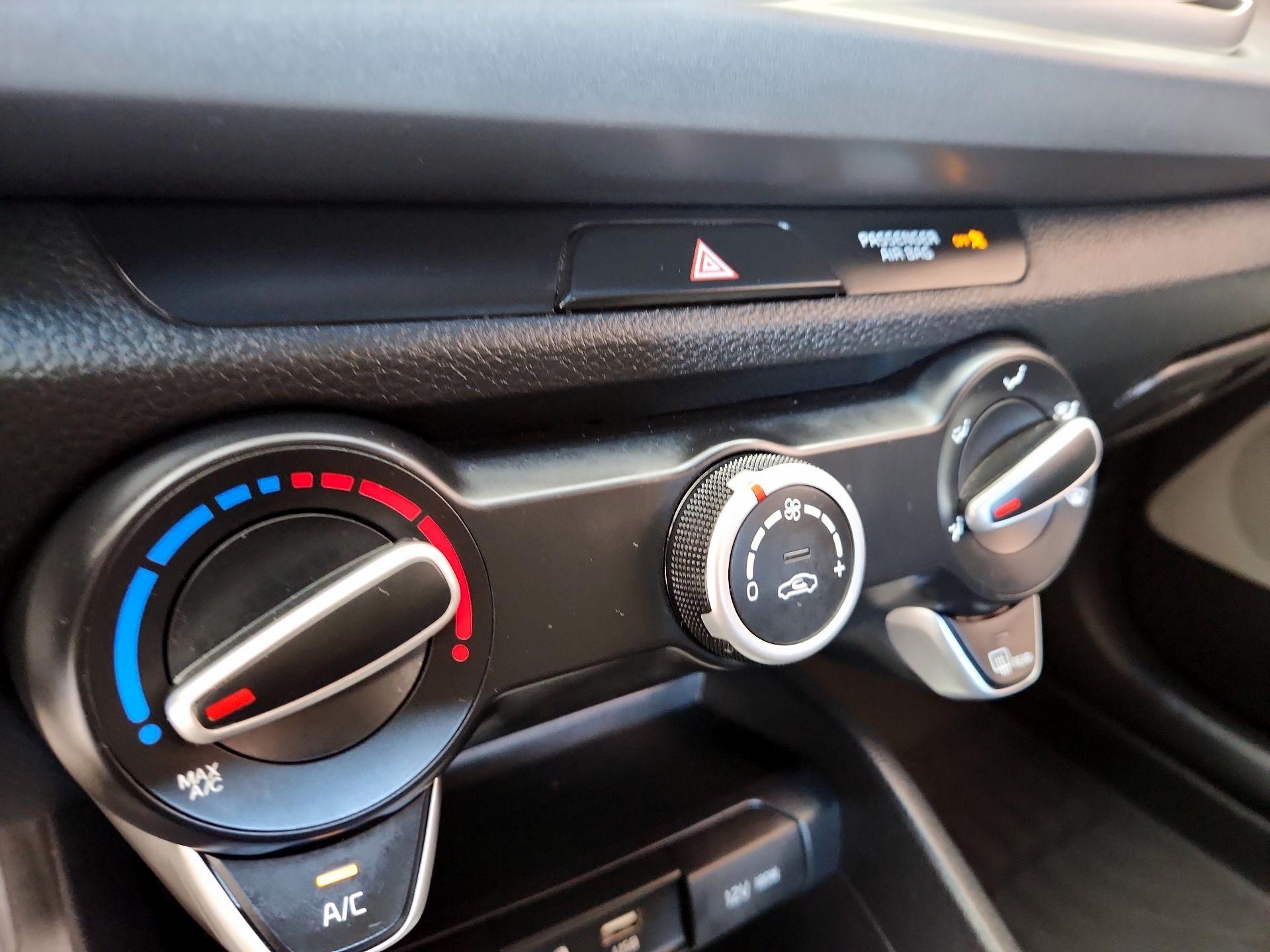 Thumbnail: 2020 Kia Rio - 16