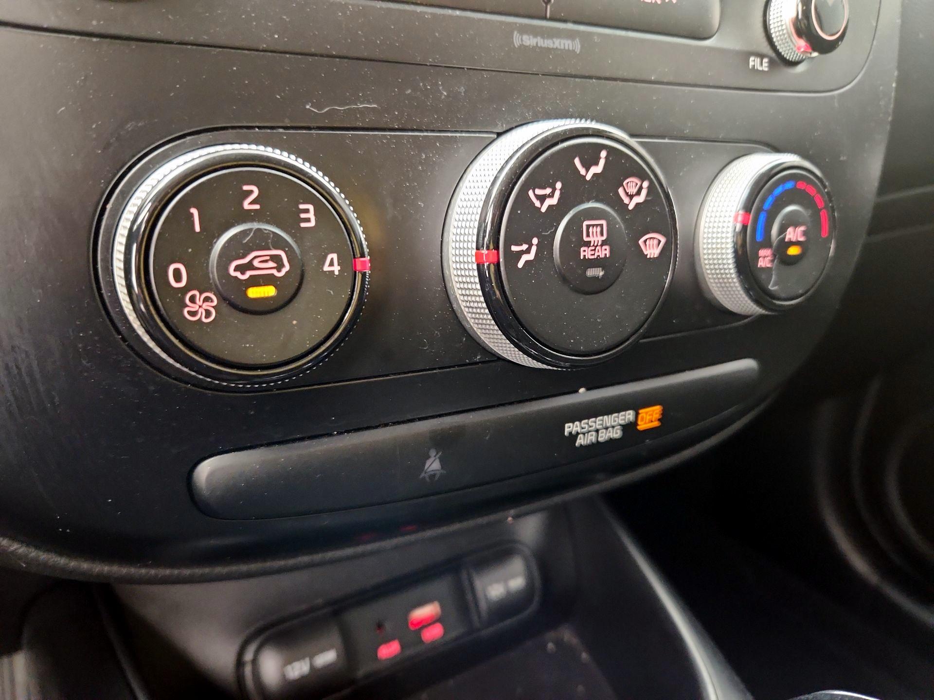 Thumbnail: 2019 Kia Soul - 16