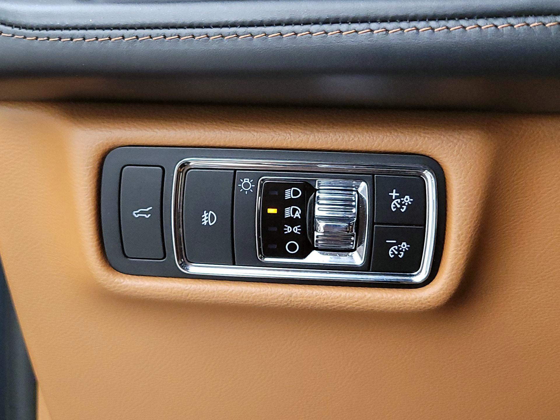 Thumbnail: 2020 Lincoln Aviator - 13