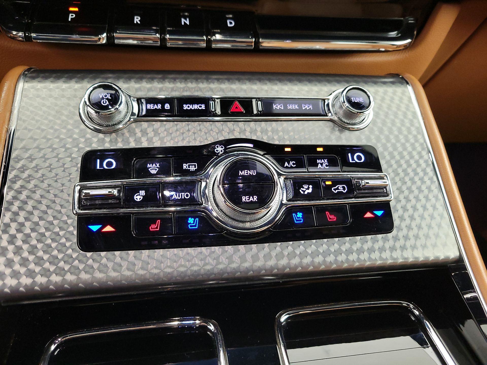 Thumbnail: 2020 Lincoln Aviator - 17