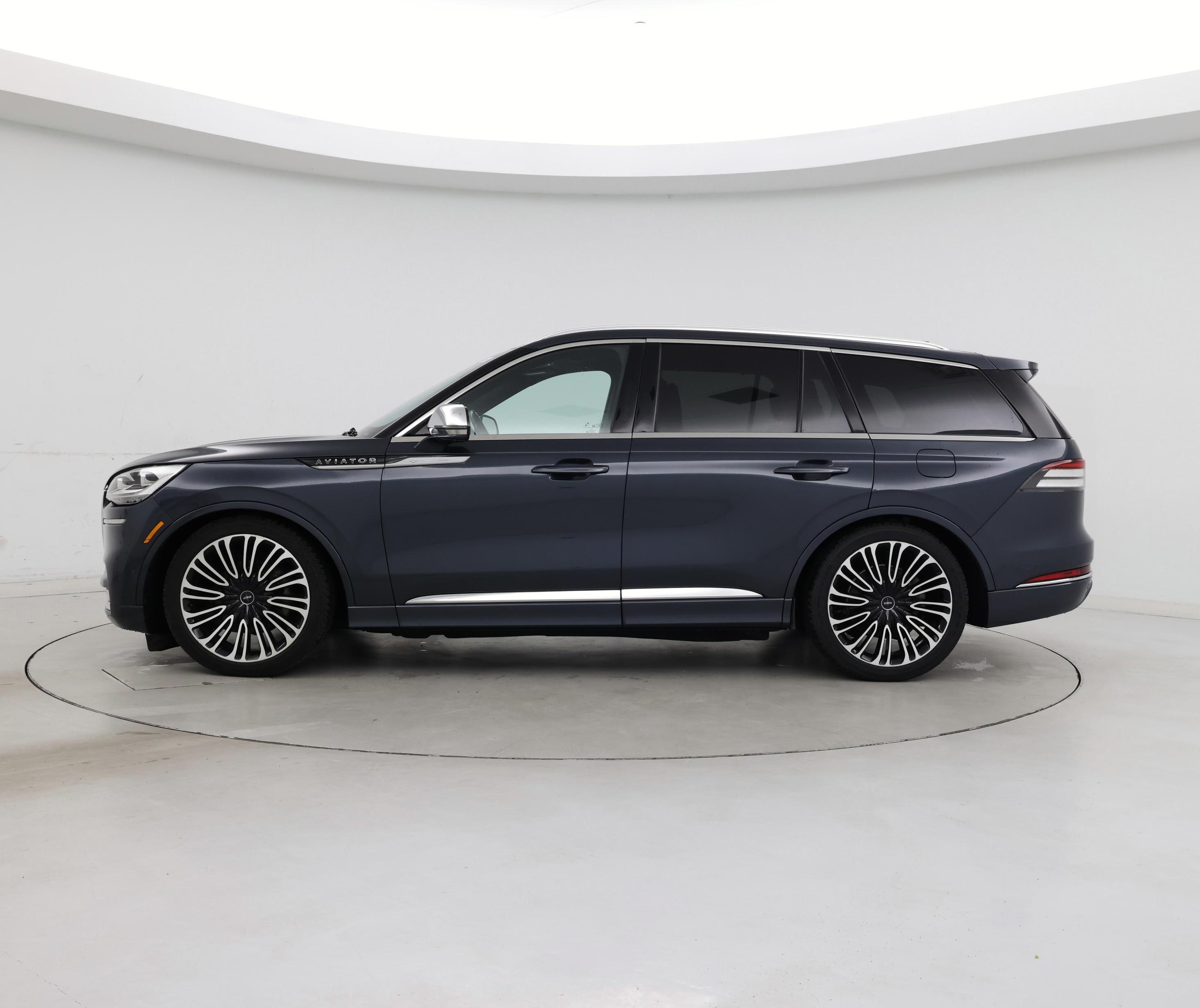 Thumbnail: 2020 Lincoln Aviator - 3