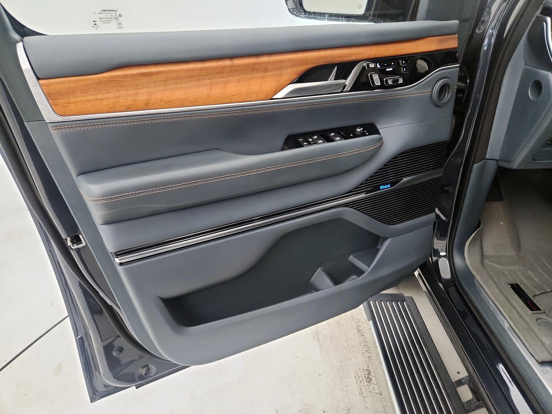 Thumbnail: 2022 Jeep Grand Wagoneer - 12