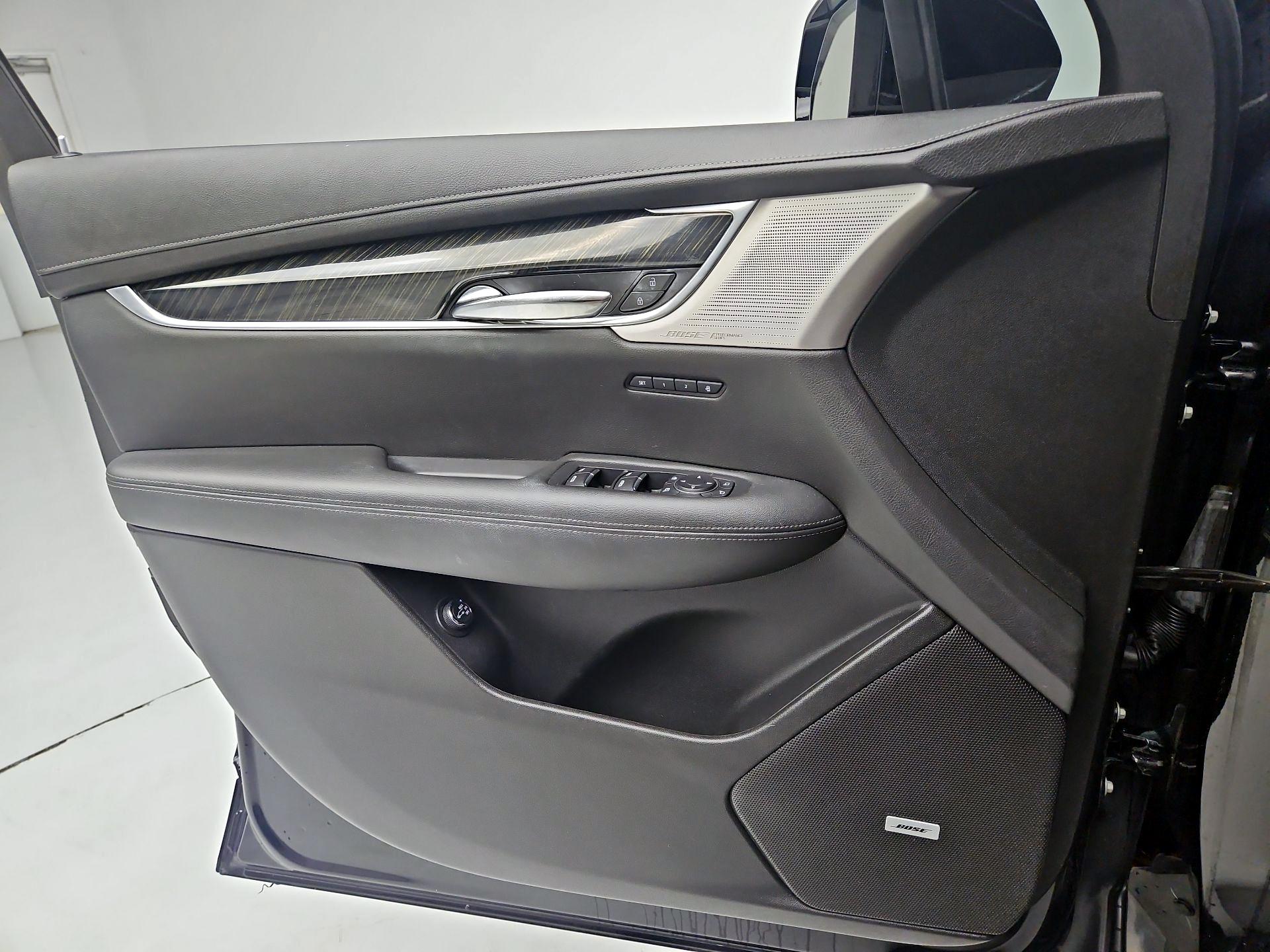 Thumbnail: 2020 Cadillac XT6 - 12