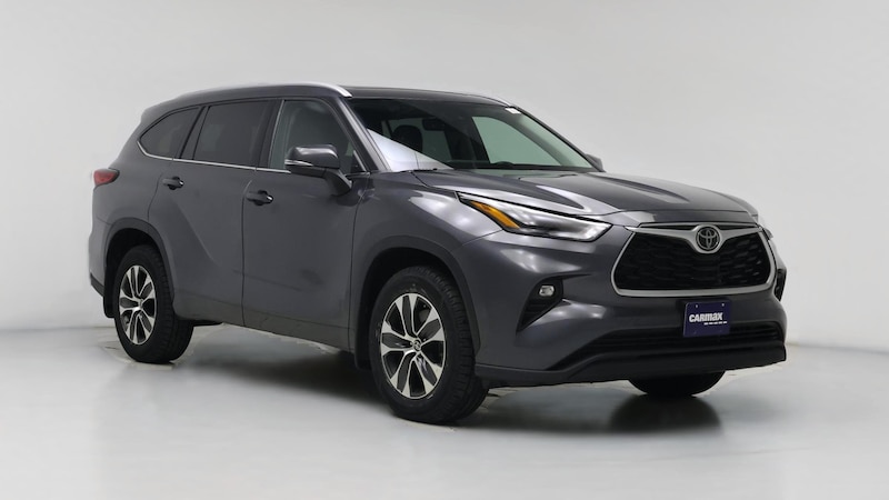 2022 Toyota Highlander XLE Hero Image