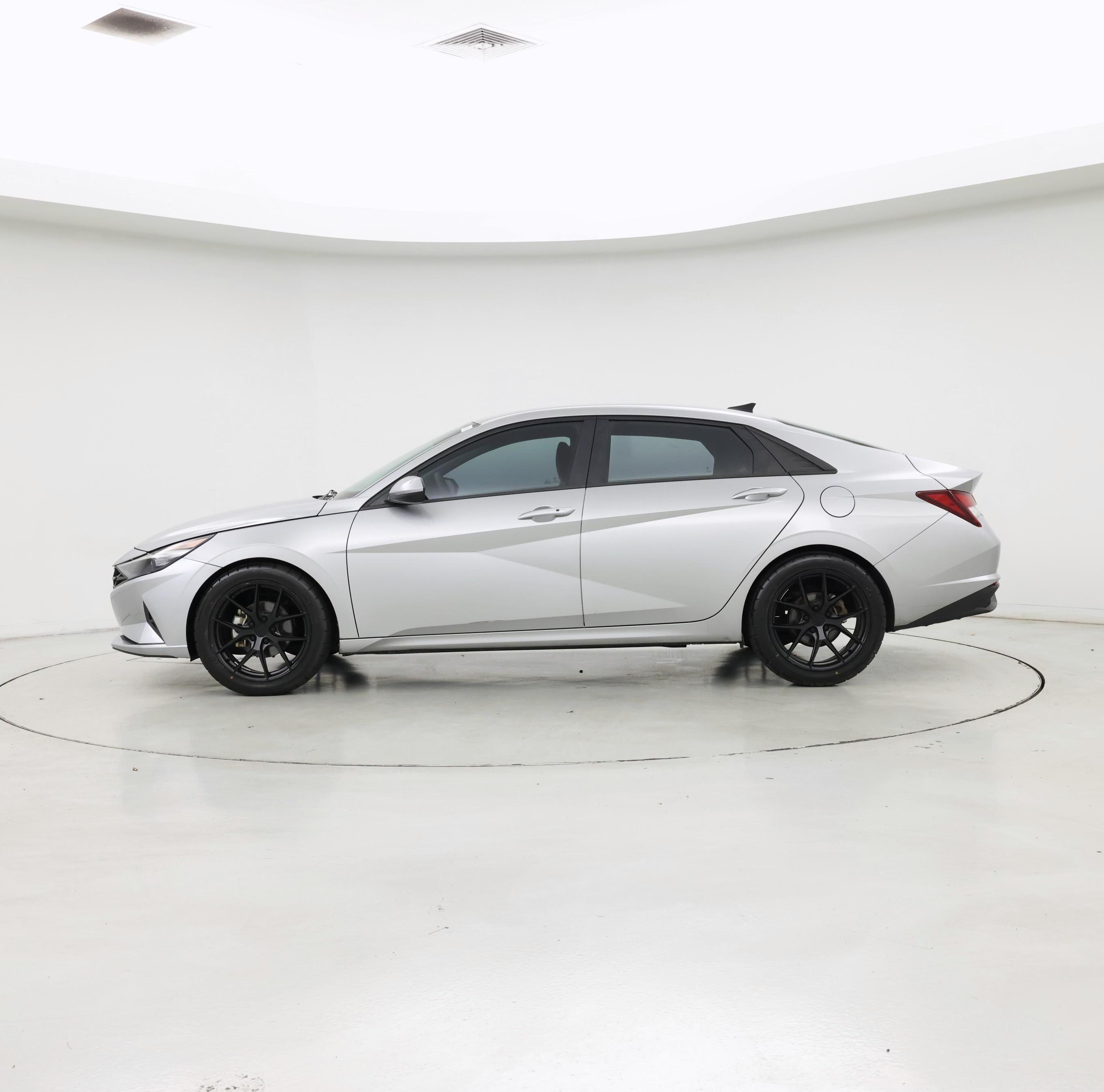Thumbnail: 2023 Hyundai Elantra - 3