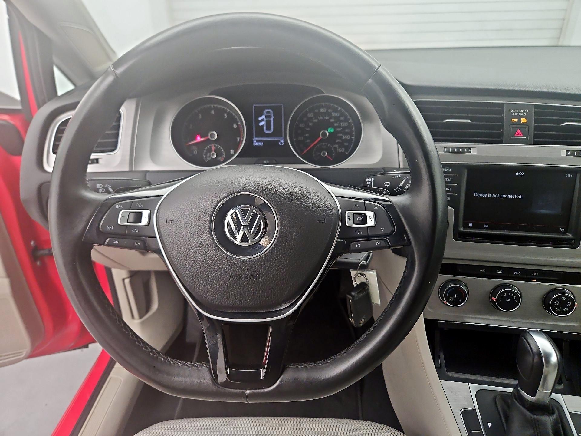 Thumbnail: 2016 Volkswagen Golf - 10