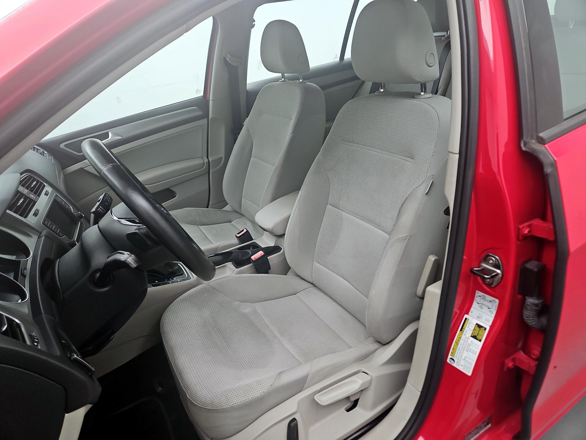 Thumbnail: 2016 Volkswagen Golf - 11