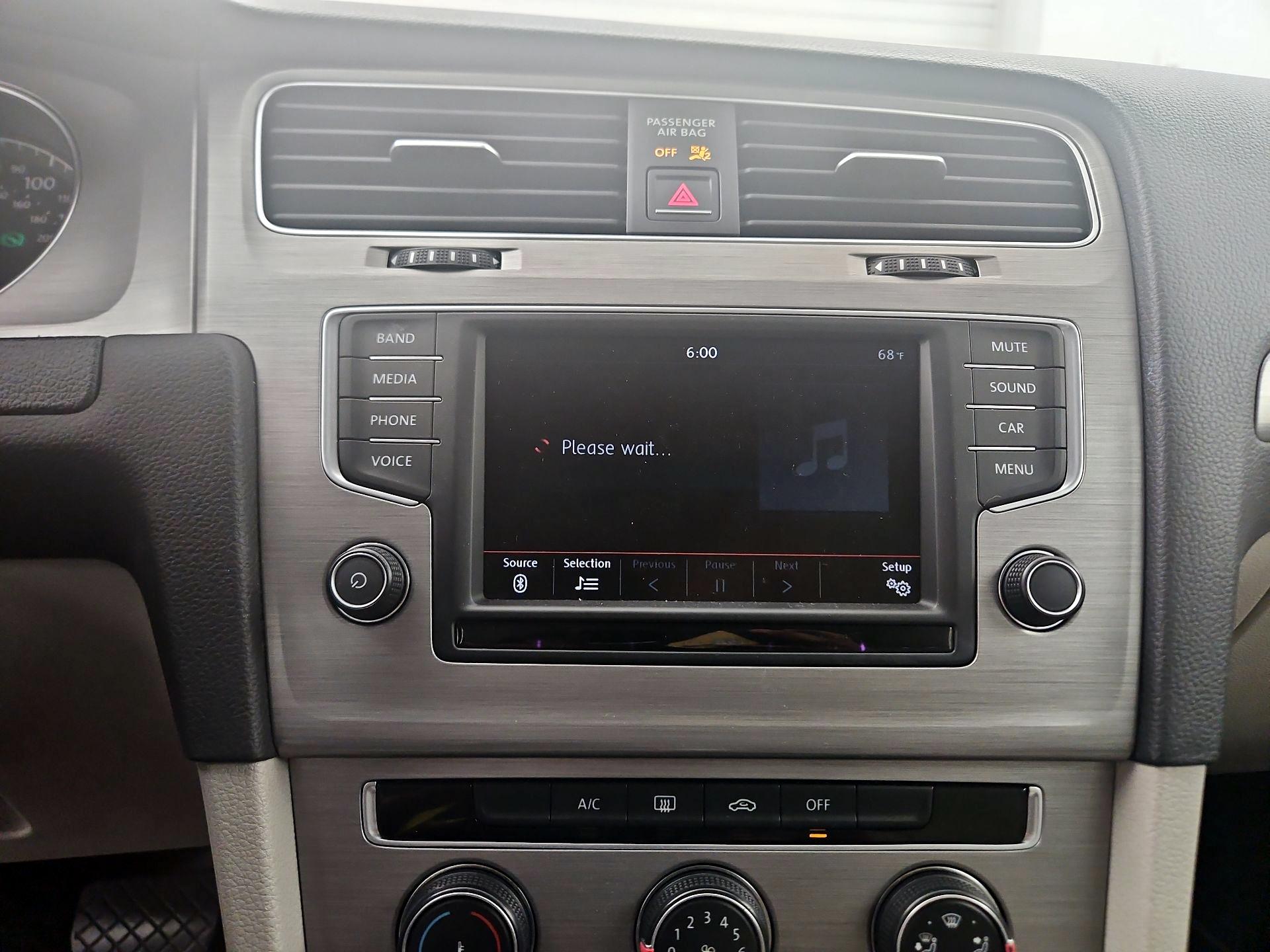 Thumbnail: 2016 Volkswagen Golf - 15