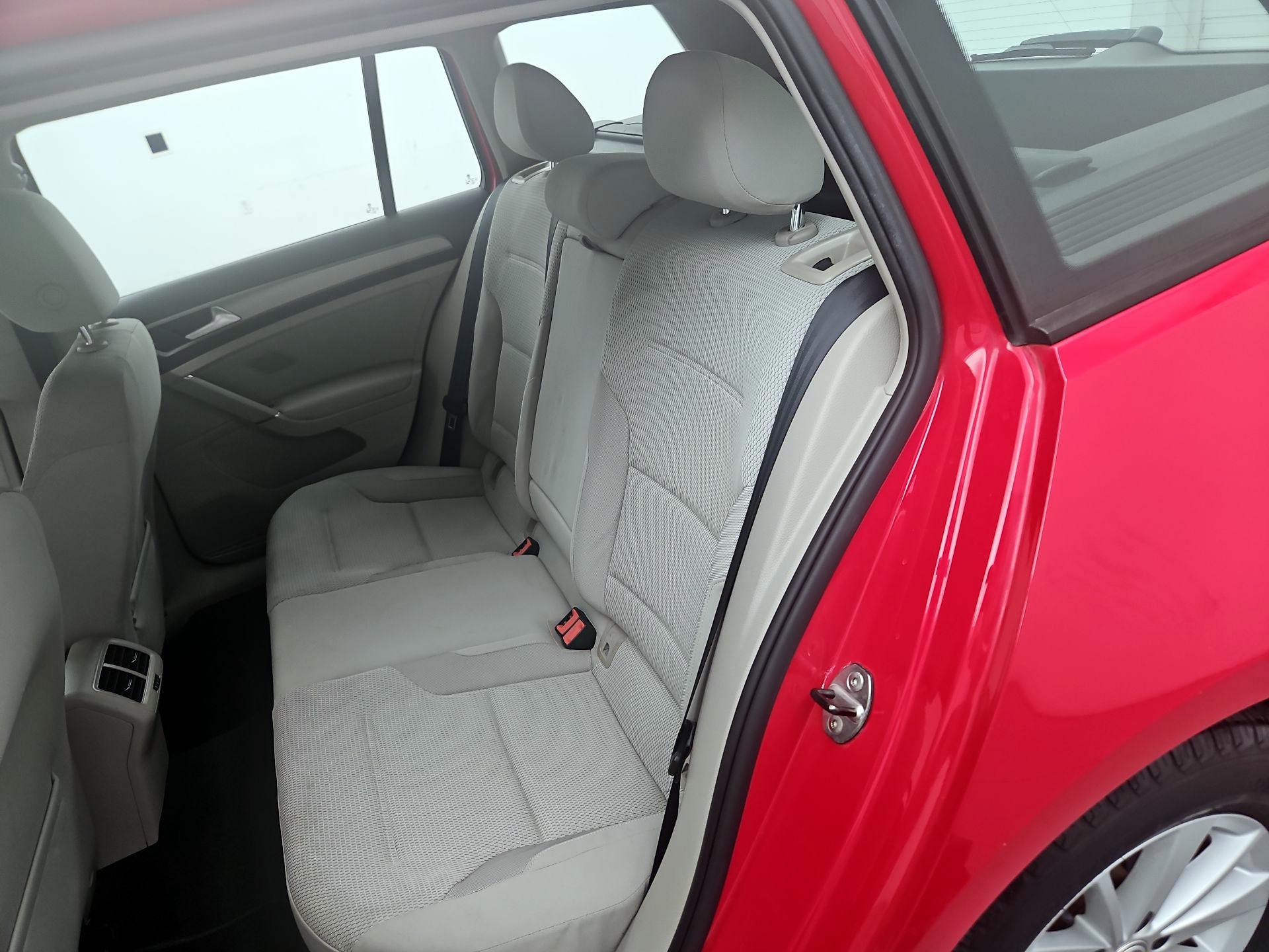 Thumbnail: 2016 Volkswagen Golf - 18