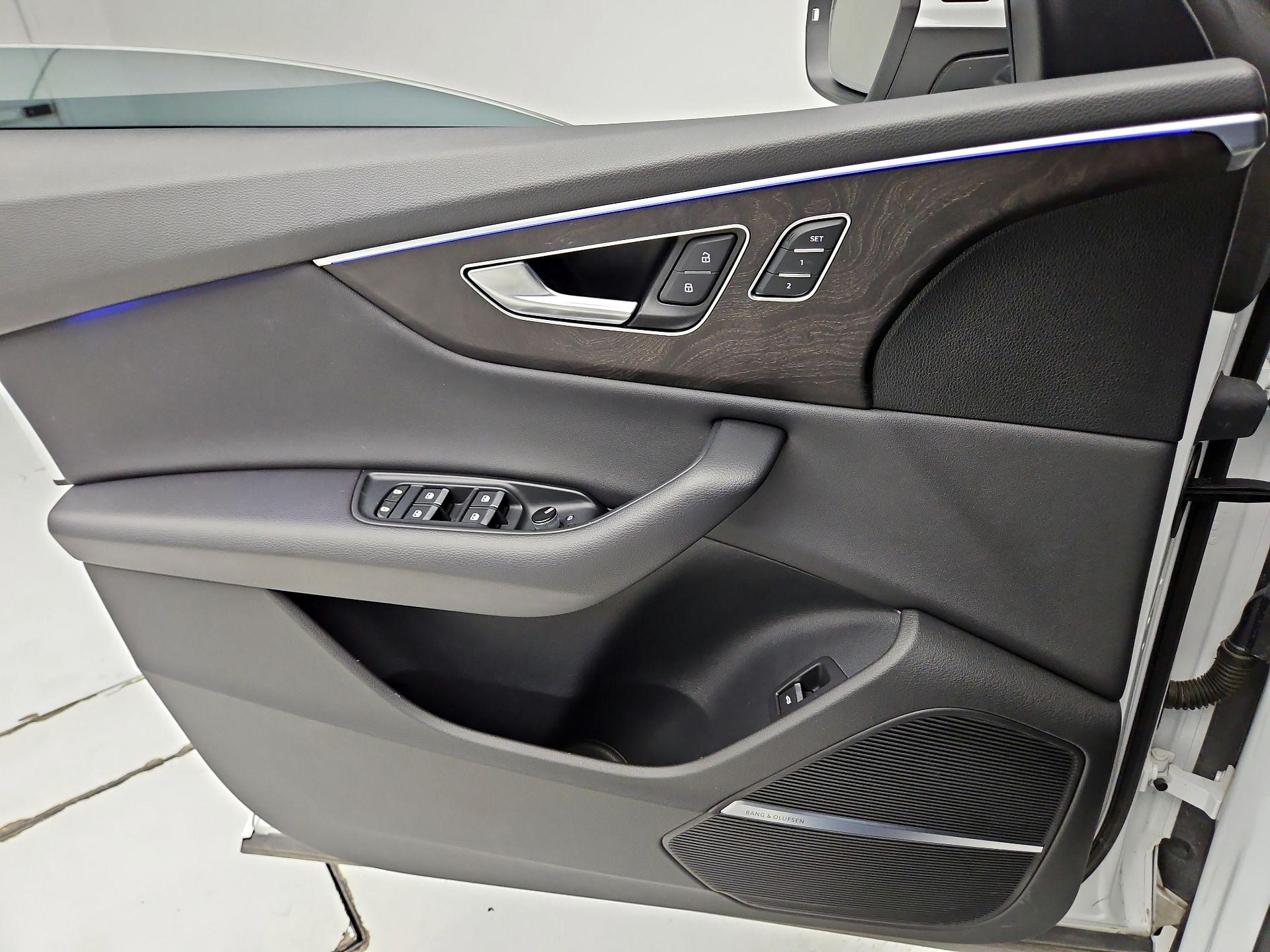 Thumbnail: 2021 Audi Q8 - 12