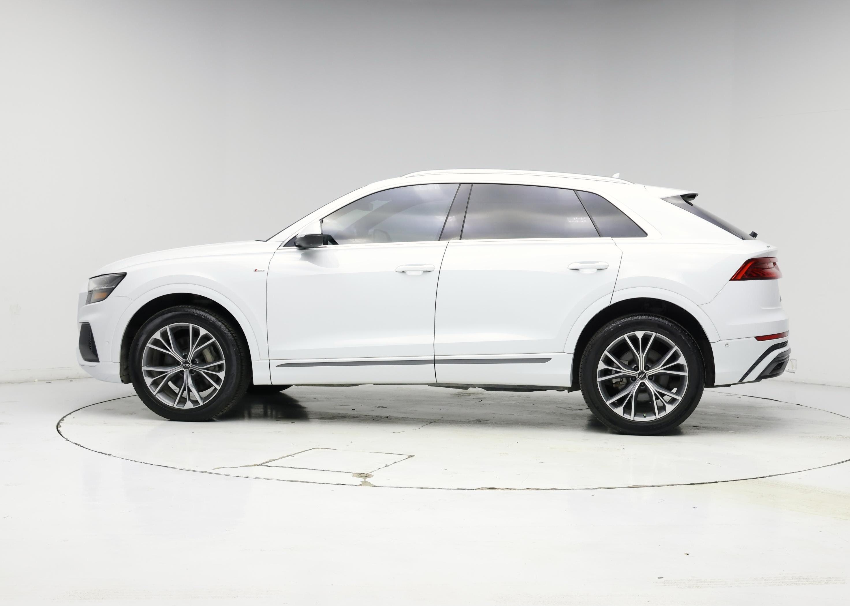 Thumbnail: 2021 Audi Q8 - 3