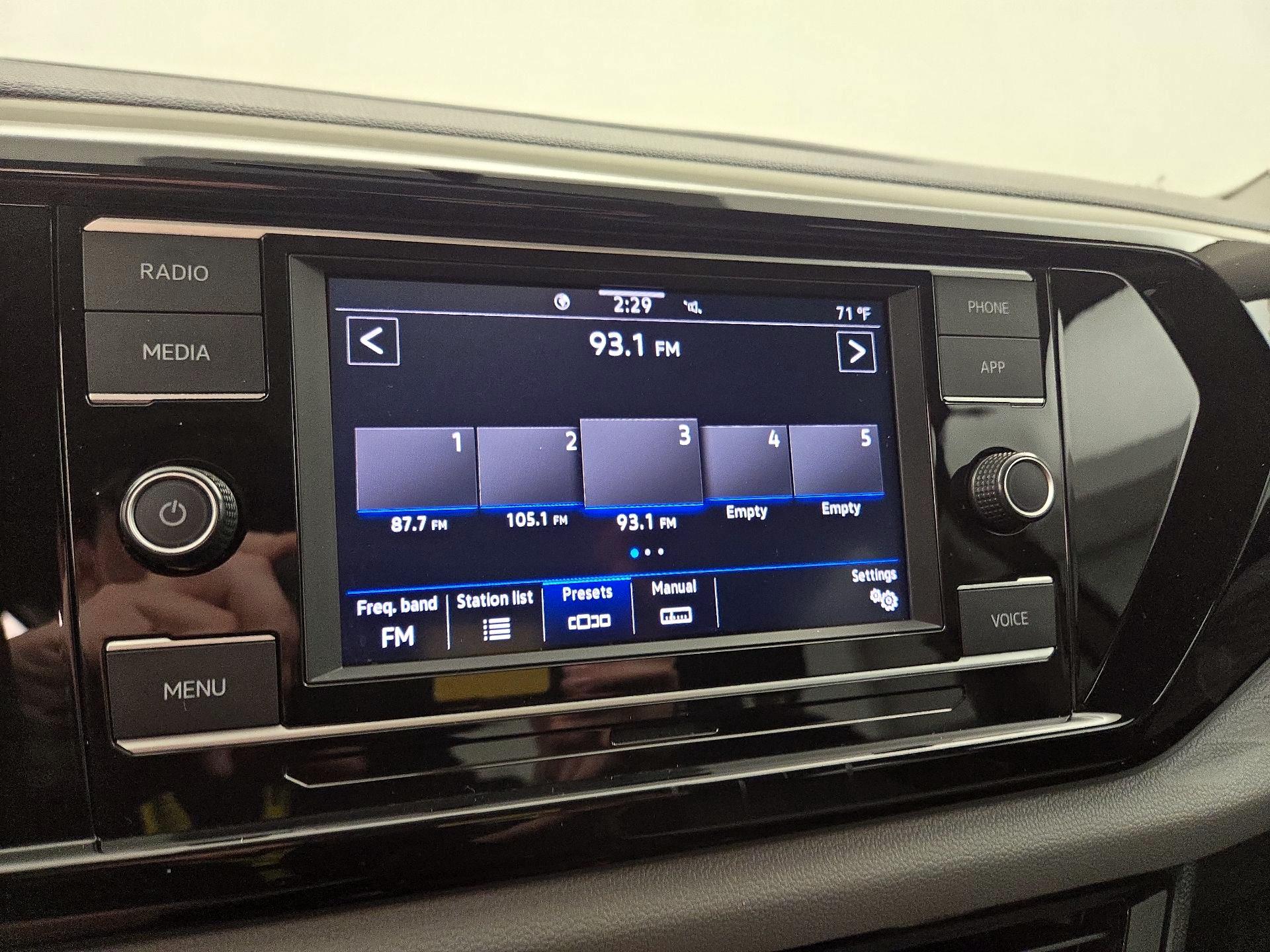 Thumbnail: 2022 Volkswagen Taos - 15