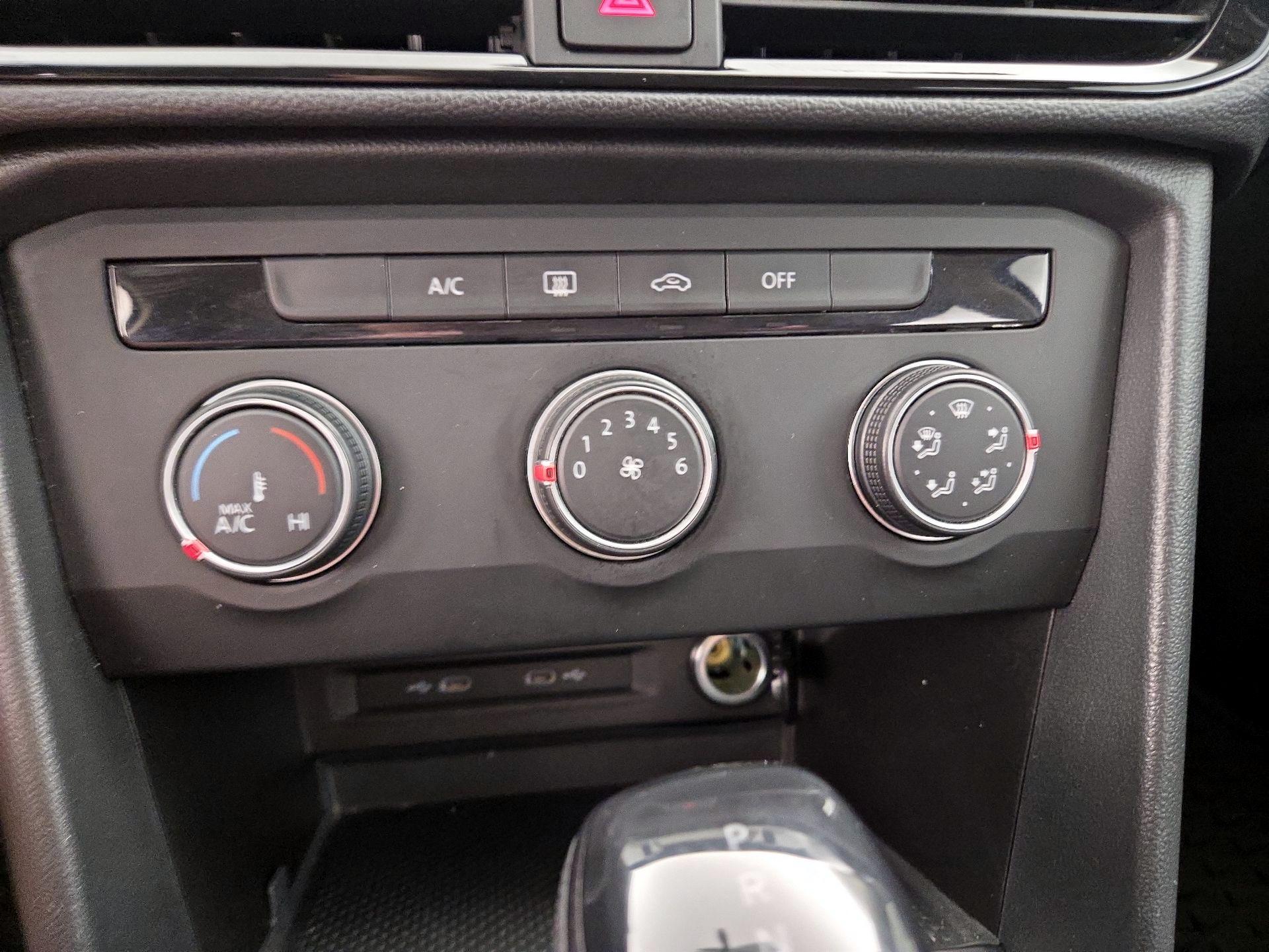 Thumbnail: 2022 Volkswagen Taos - 16