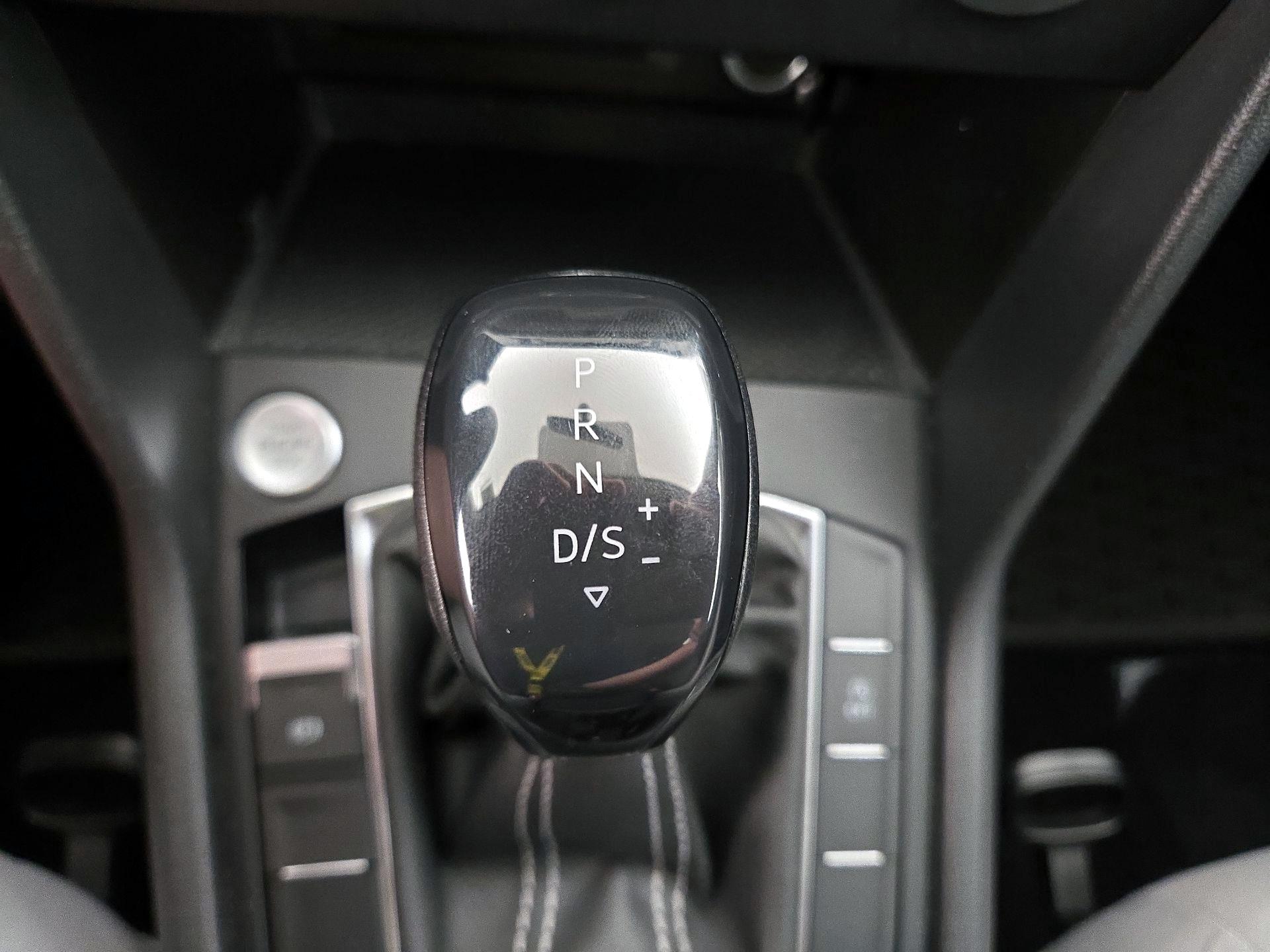 Thumbnail: 2022 Volkswagen Taos - 17