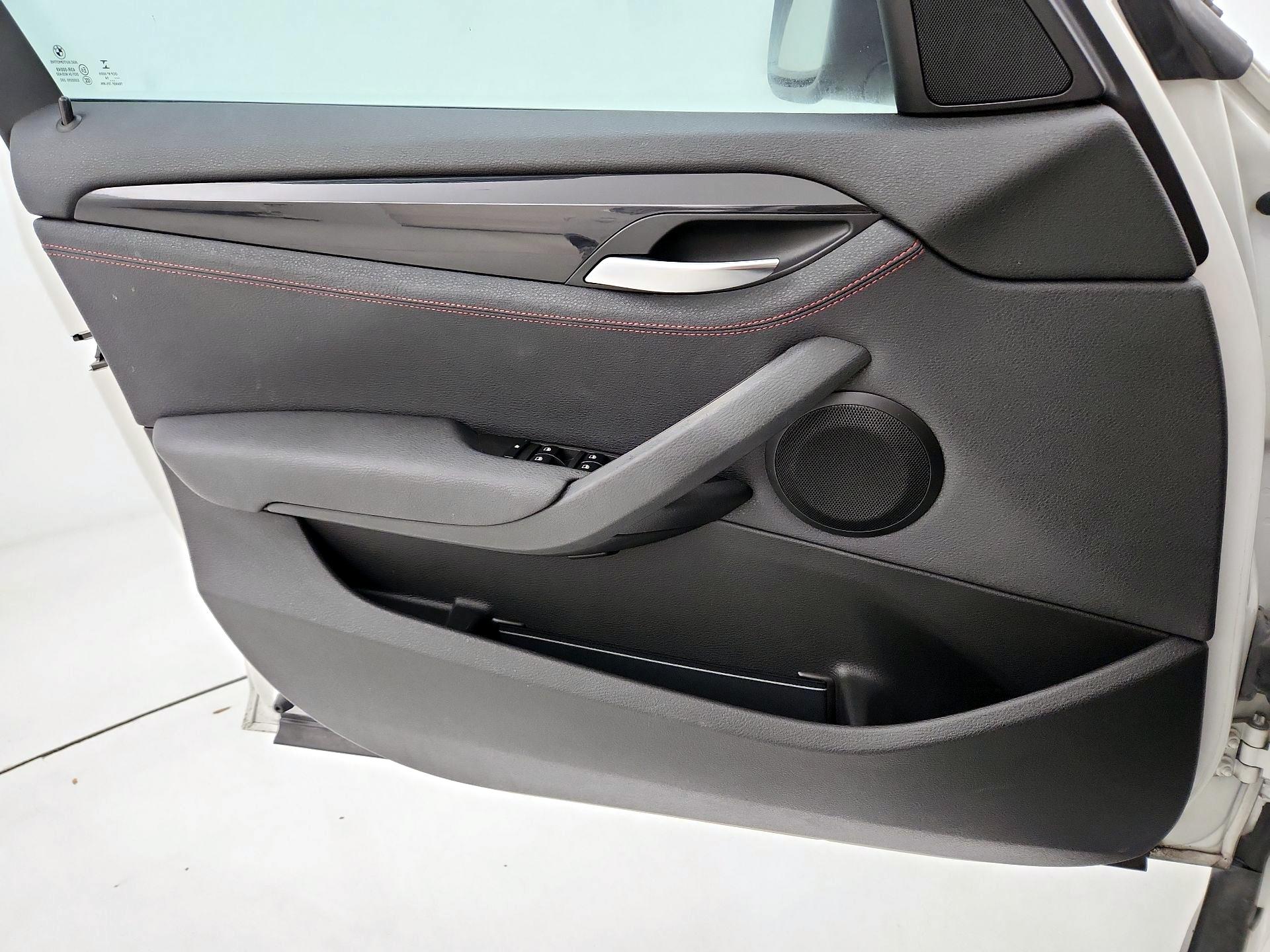Thumbnail: 2015 BMW X1 - 12