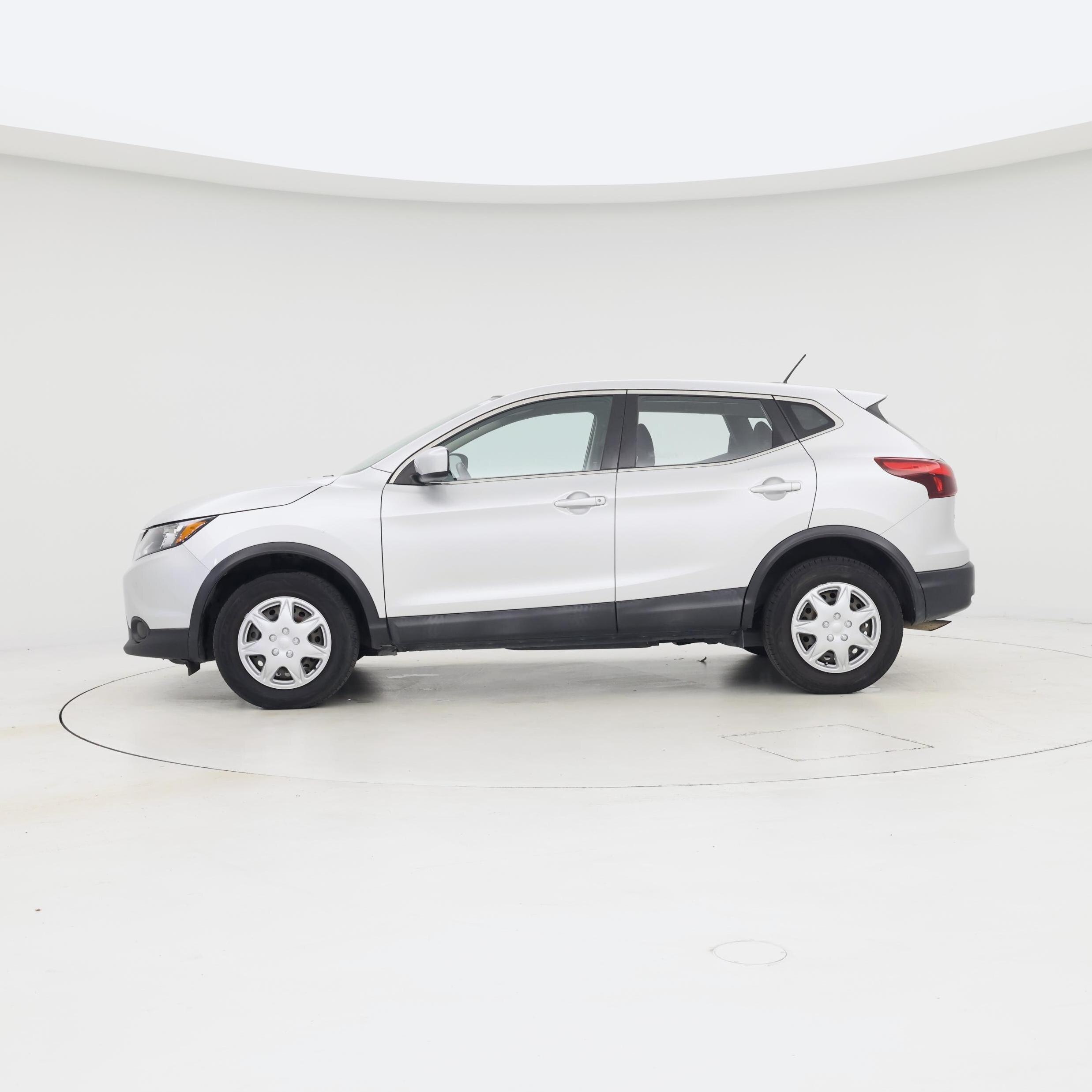 Thumbnail: 2018 Nissan Rogue Sport - 3