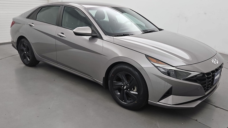 2022 Hyundai Elantra SEL Hero Image