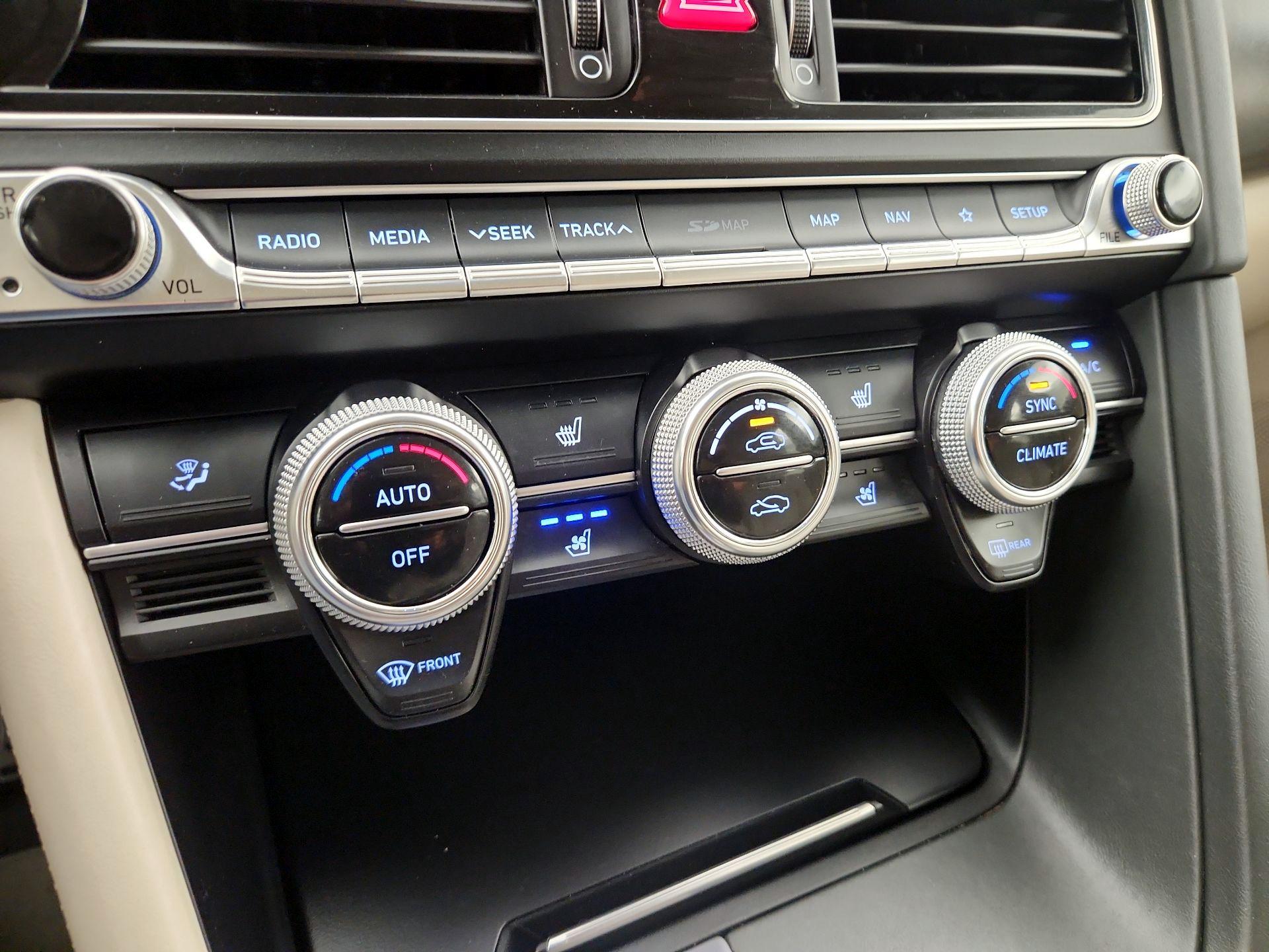 Thumbnail: 2019 Genesis G70 - 17