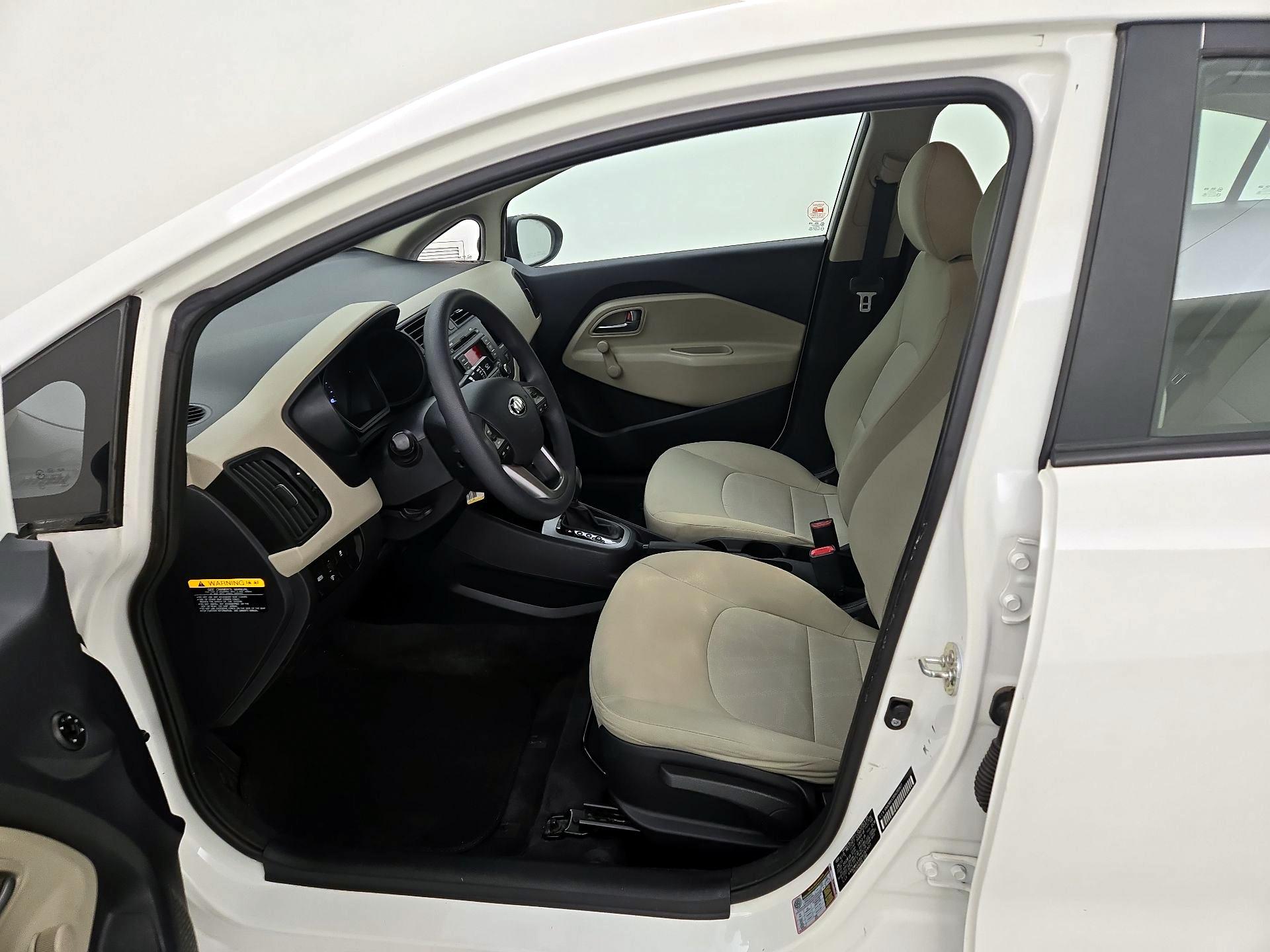 Thumbnail: 2013 Kia Rio - 11