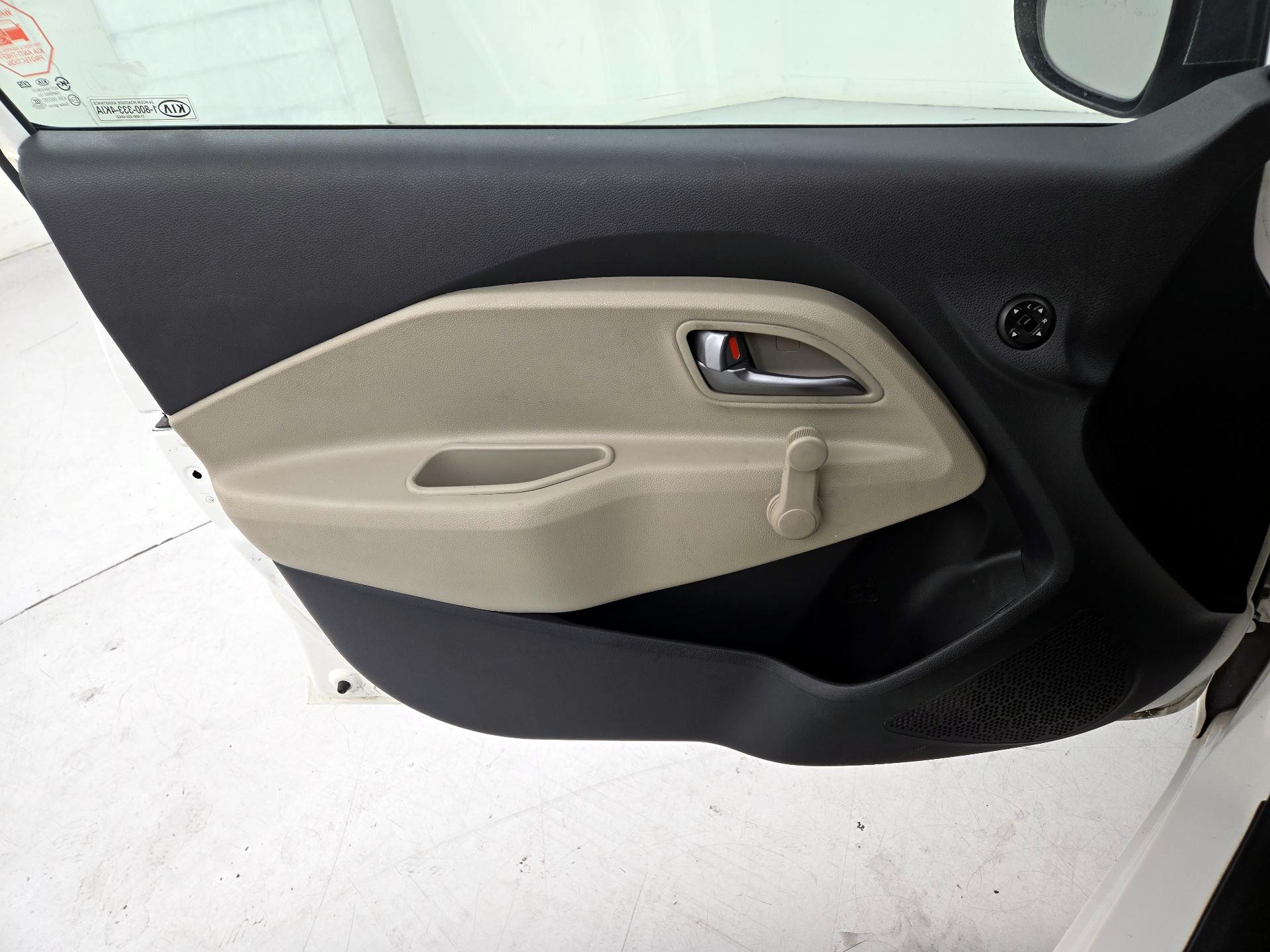 Thumbnail: 2013 Kia Rio - 12