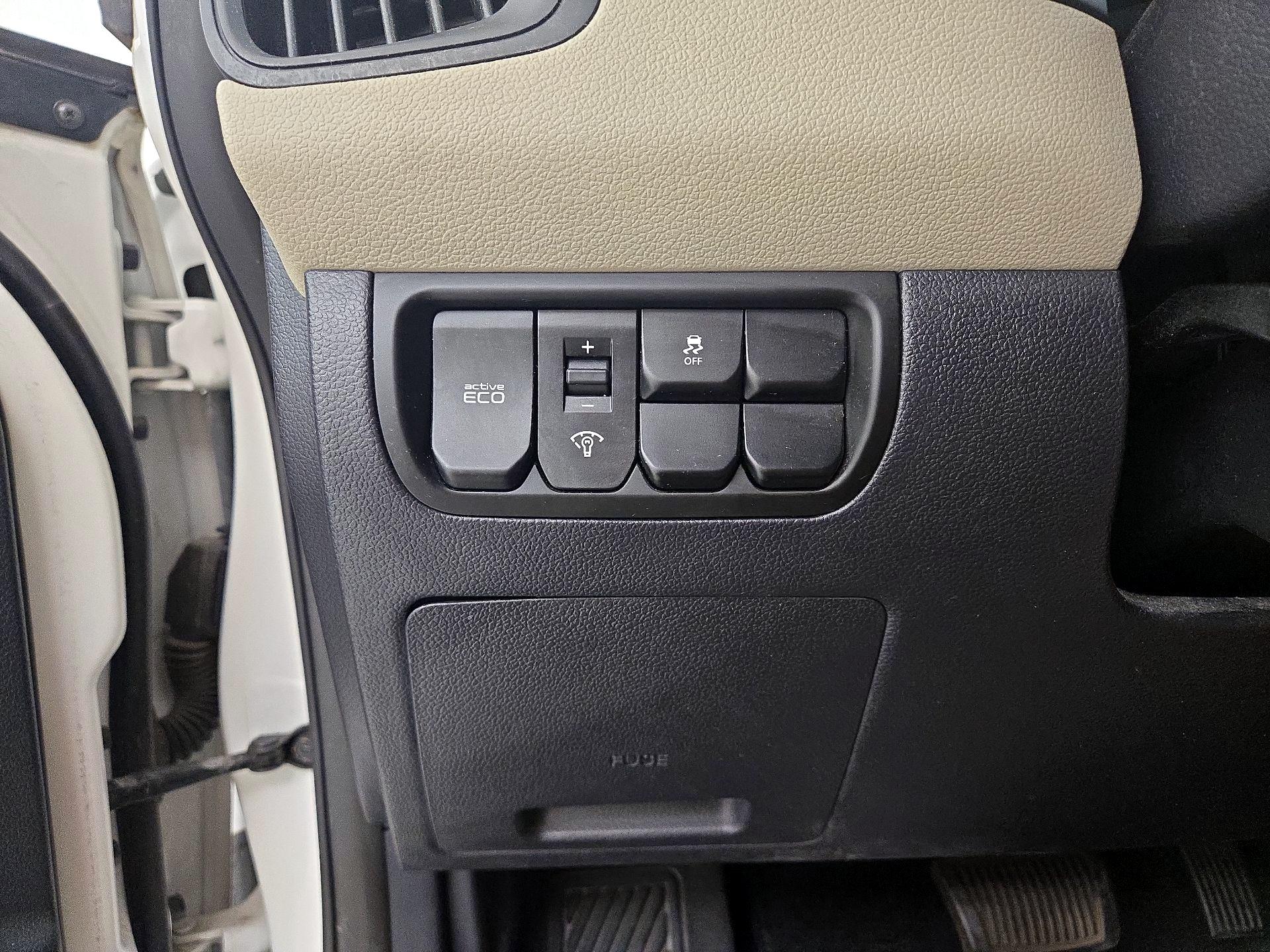 Thumbnail: 2013 Kia Rio - 13