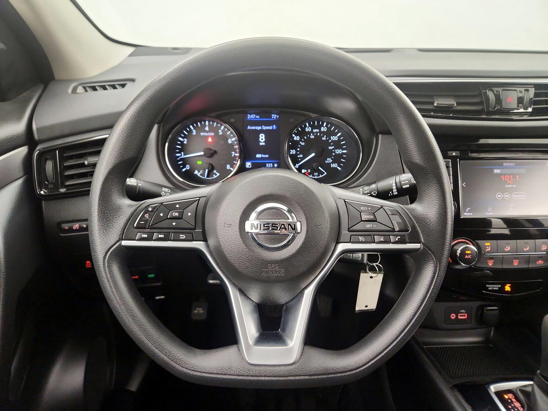 Thumbnail: 2021 Nissan Rogue Sport - 10