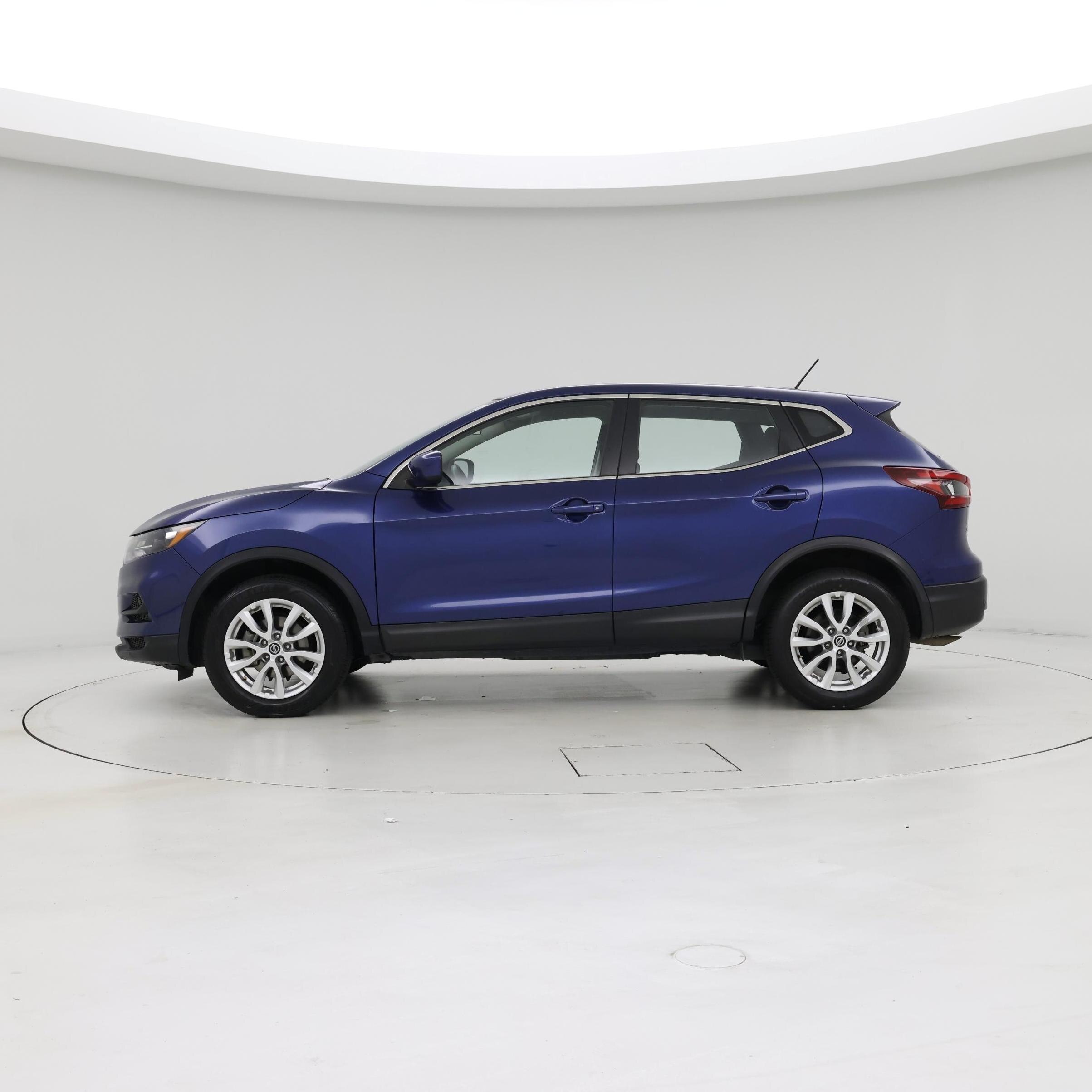 Thumbnail: 2021 Nissan Rogue Sport - 3