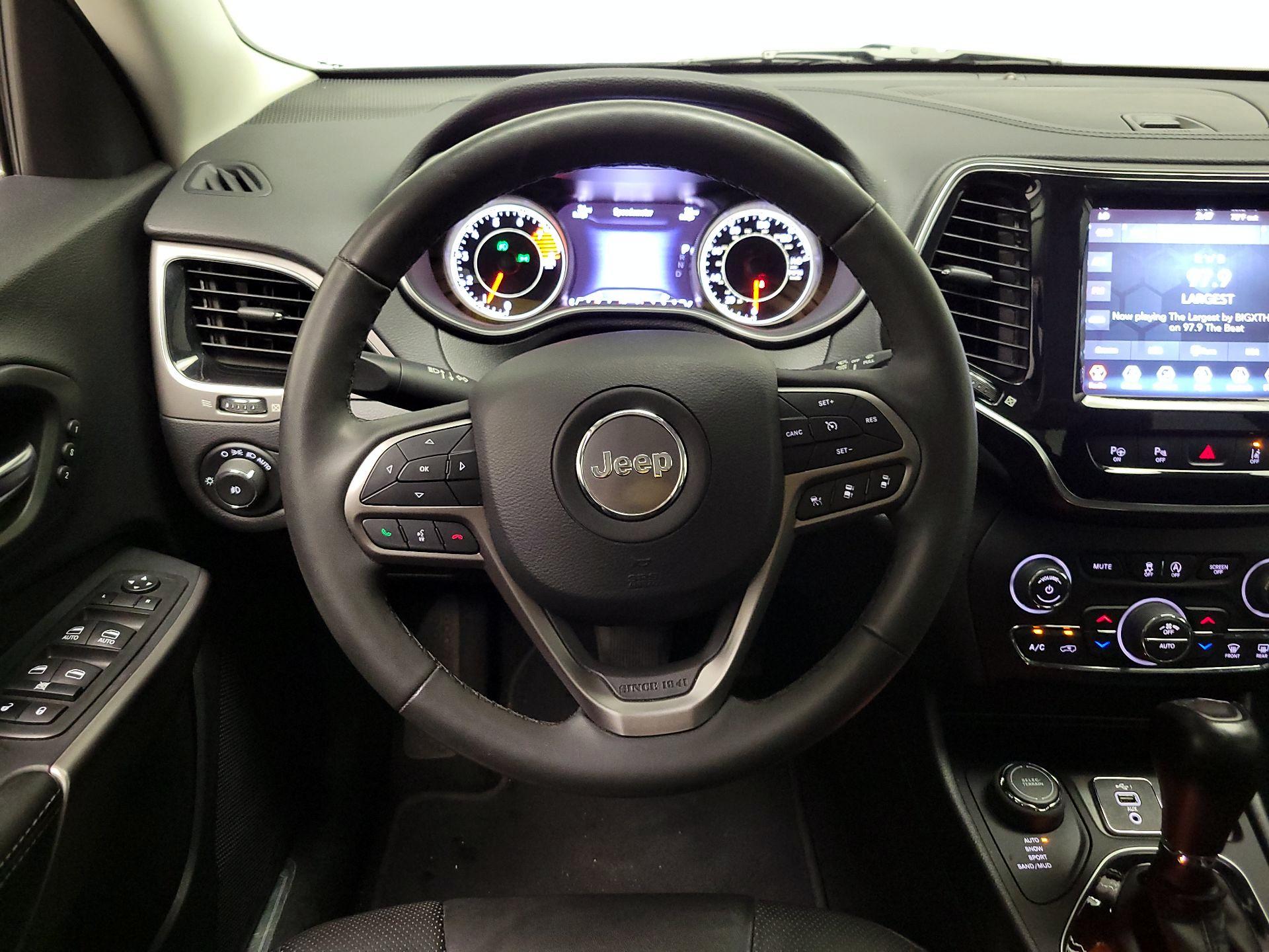 Thumbnail: 2021 Jeep Cherokee - 10