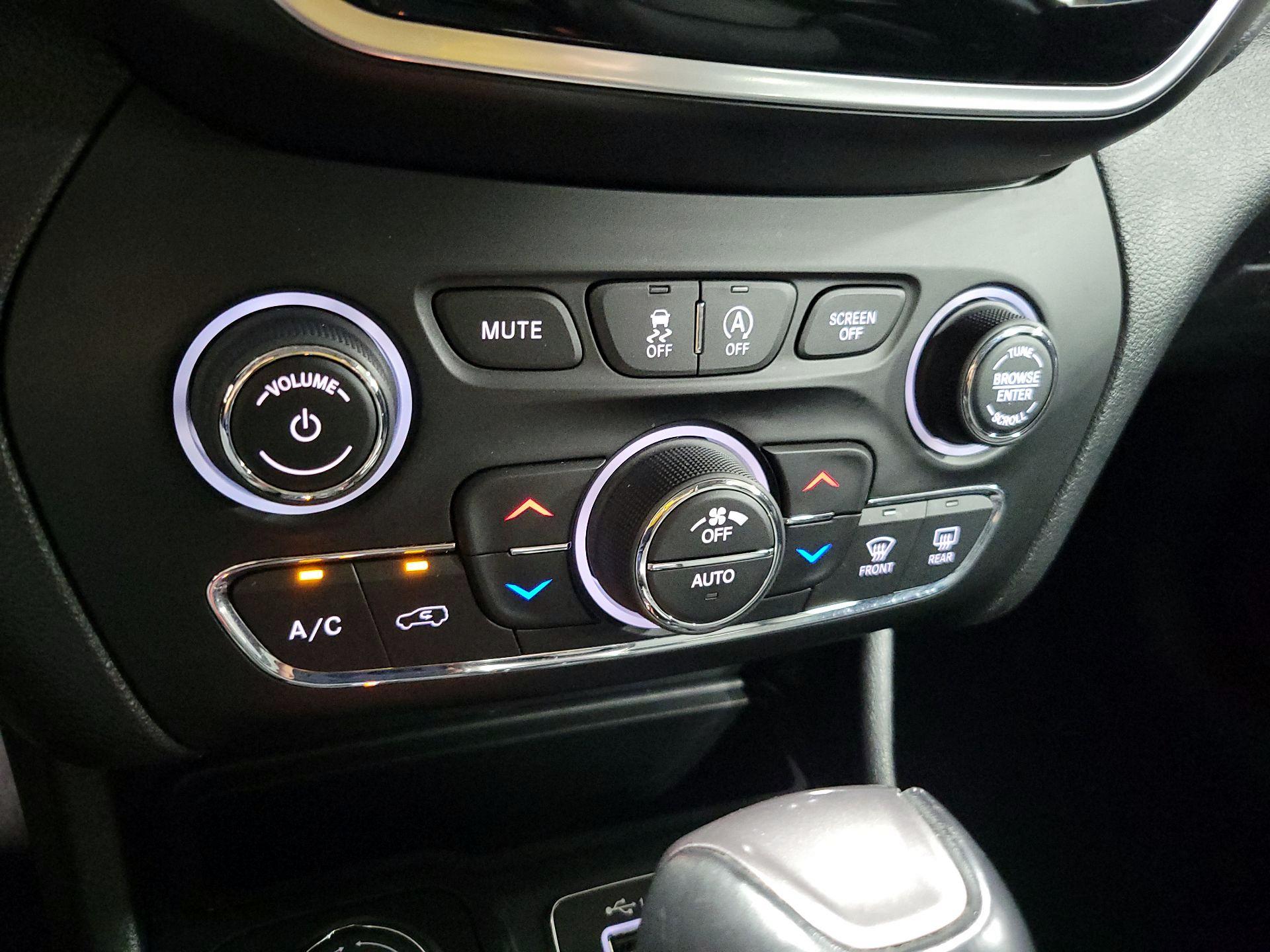 Thumbnail: 2021 Jeep Cherokee - 16