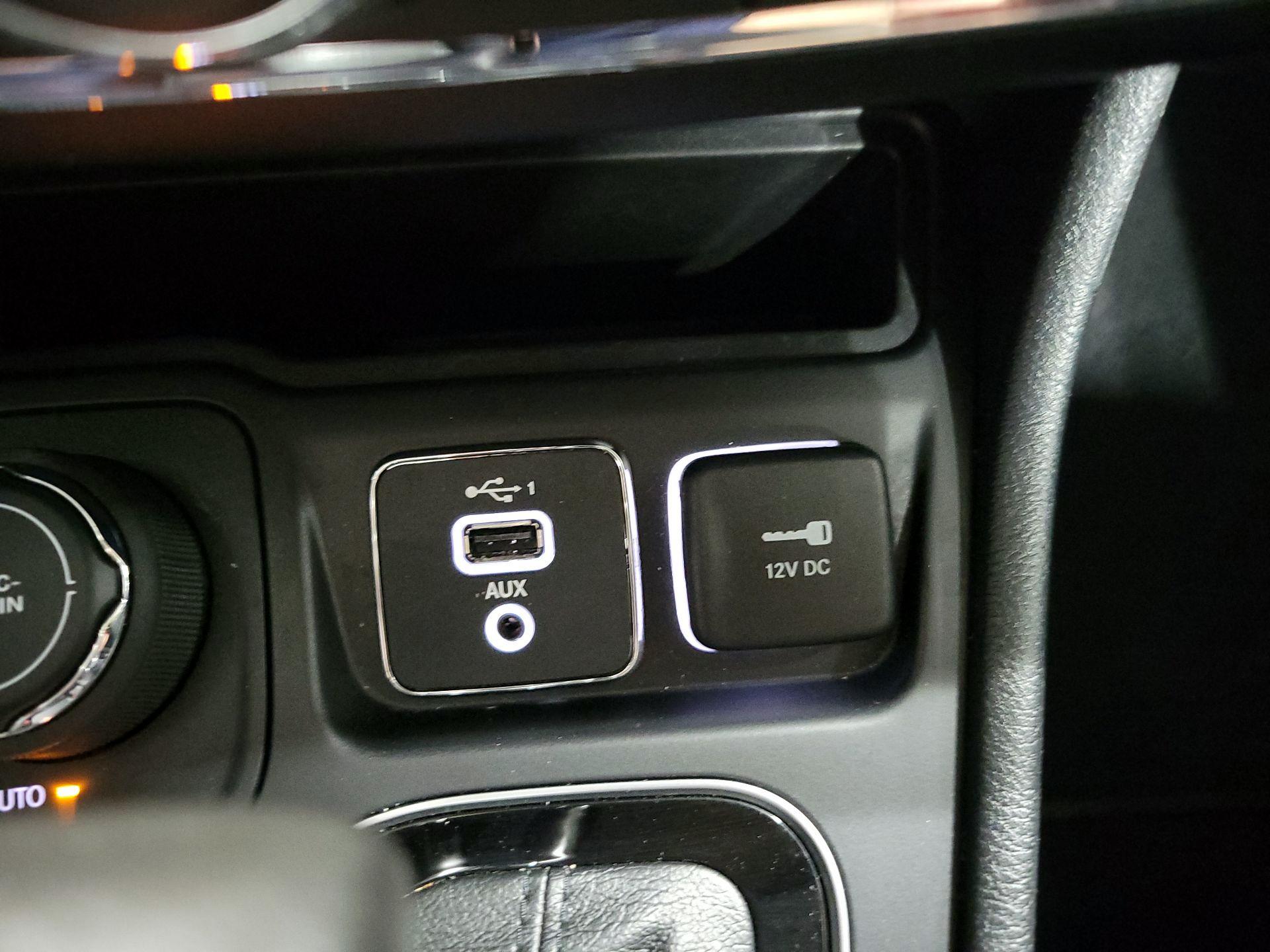 Thumbnail: 2021 Jeep Cherokee - 18