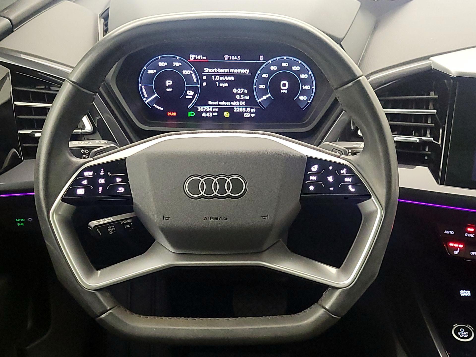 Thumbnail: 2022 Audi Q4 e-tron - 10