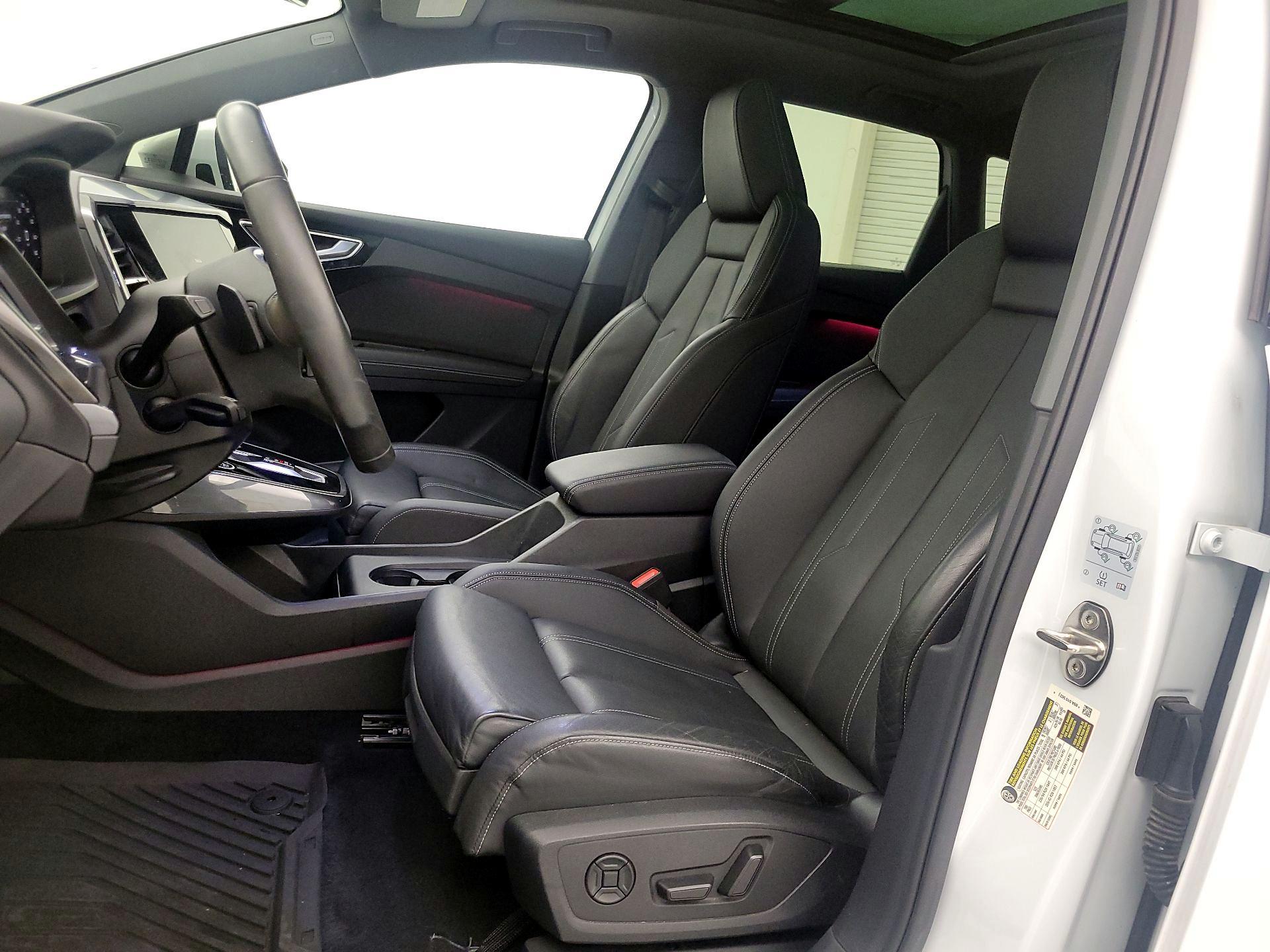 Thumbnail: 2022 Audi Q4 e-tron - 11