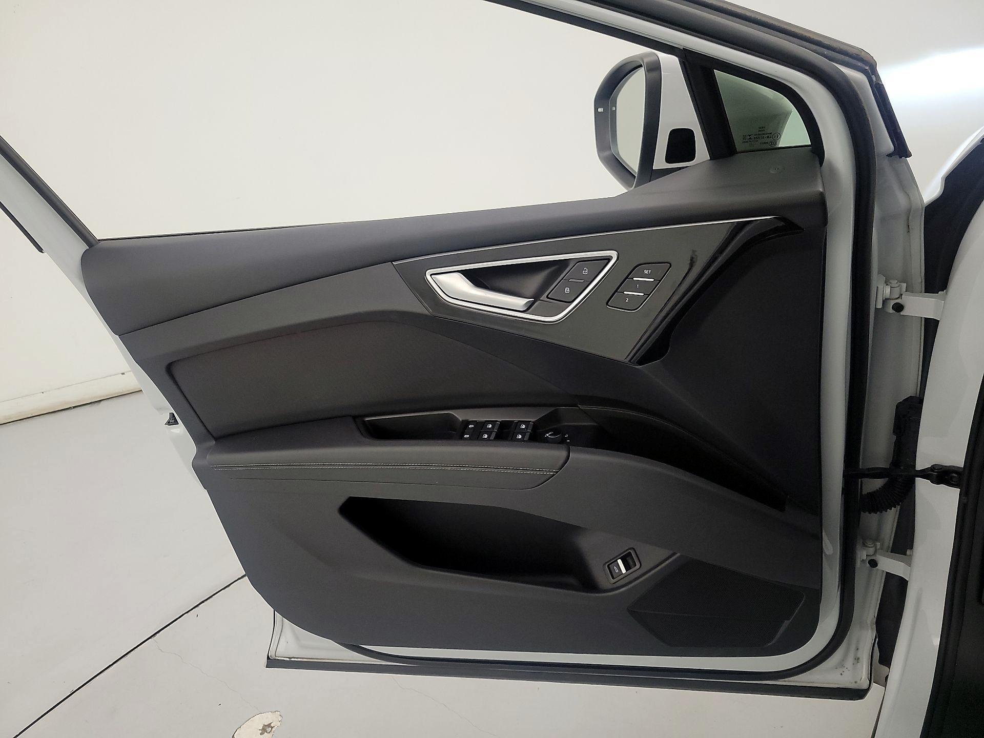 Thumbnail: 2022 Audi Q4 e-tron - 12