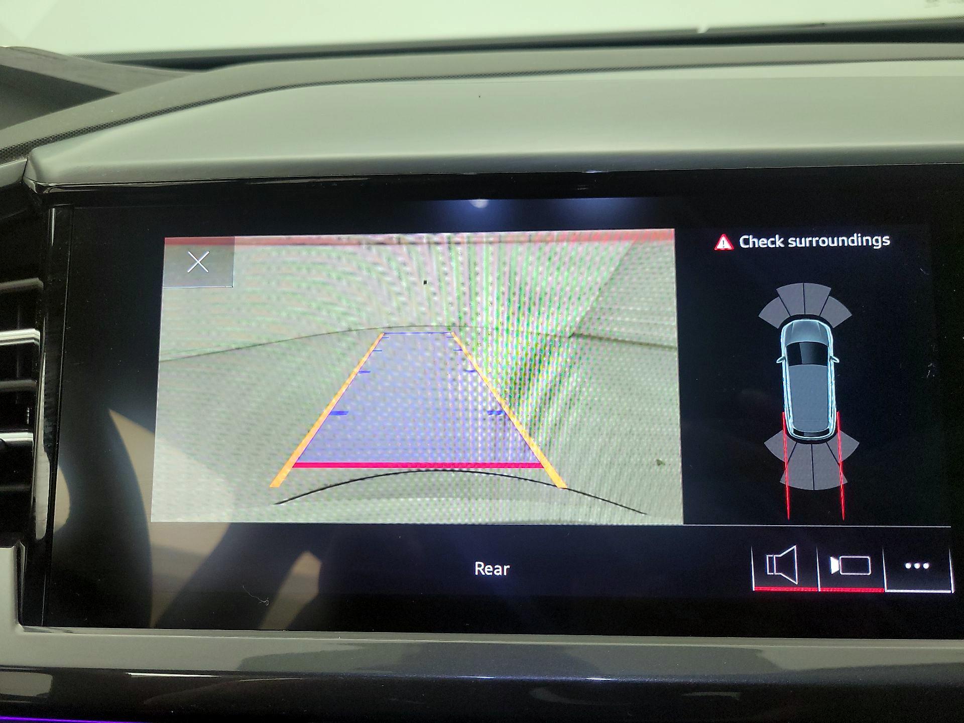 Thumbnail: 2022 Audi Q4 e-tron - 14