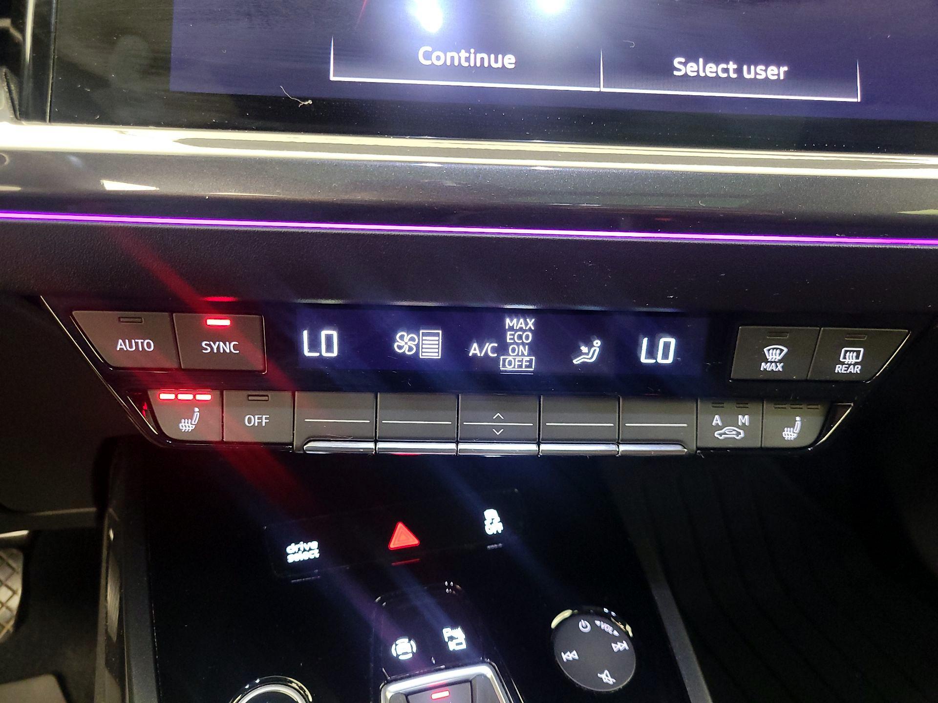 Thumbnail: 2022 Audi Q4 e-tron - 16