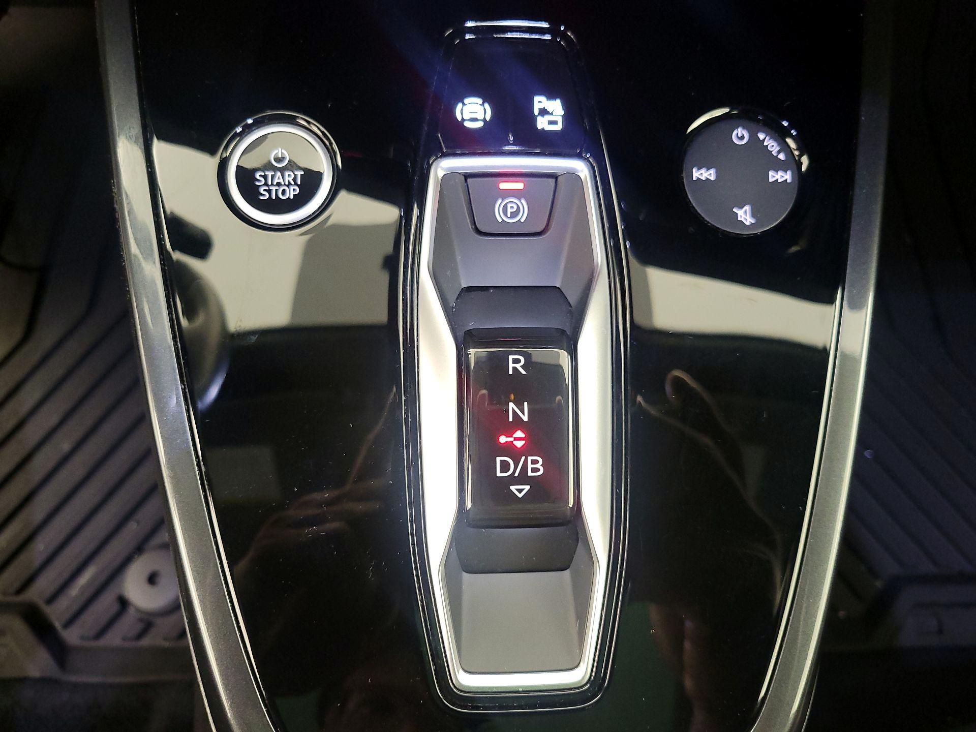 Thumbnail: 2022 Audi Q4 e-tron - 17