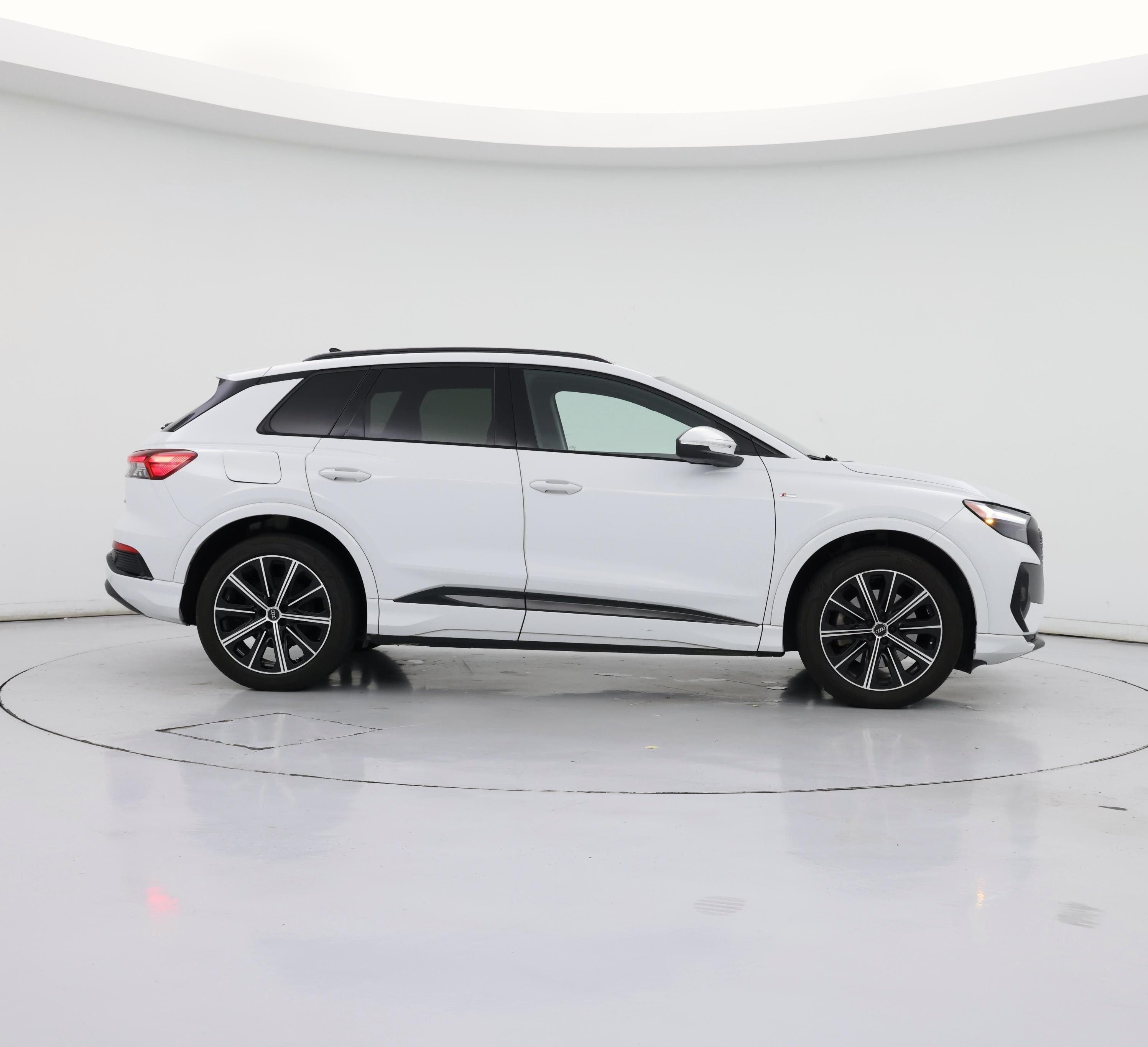 Thumbnail: 2022 Audi Q4 e-tron - 7