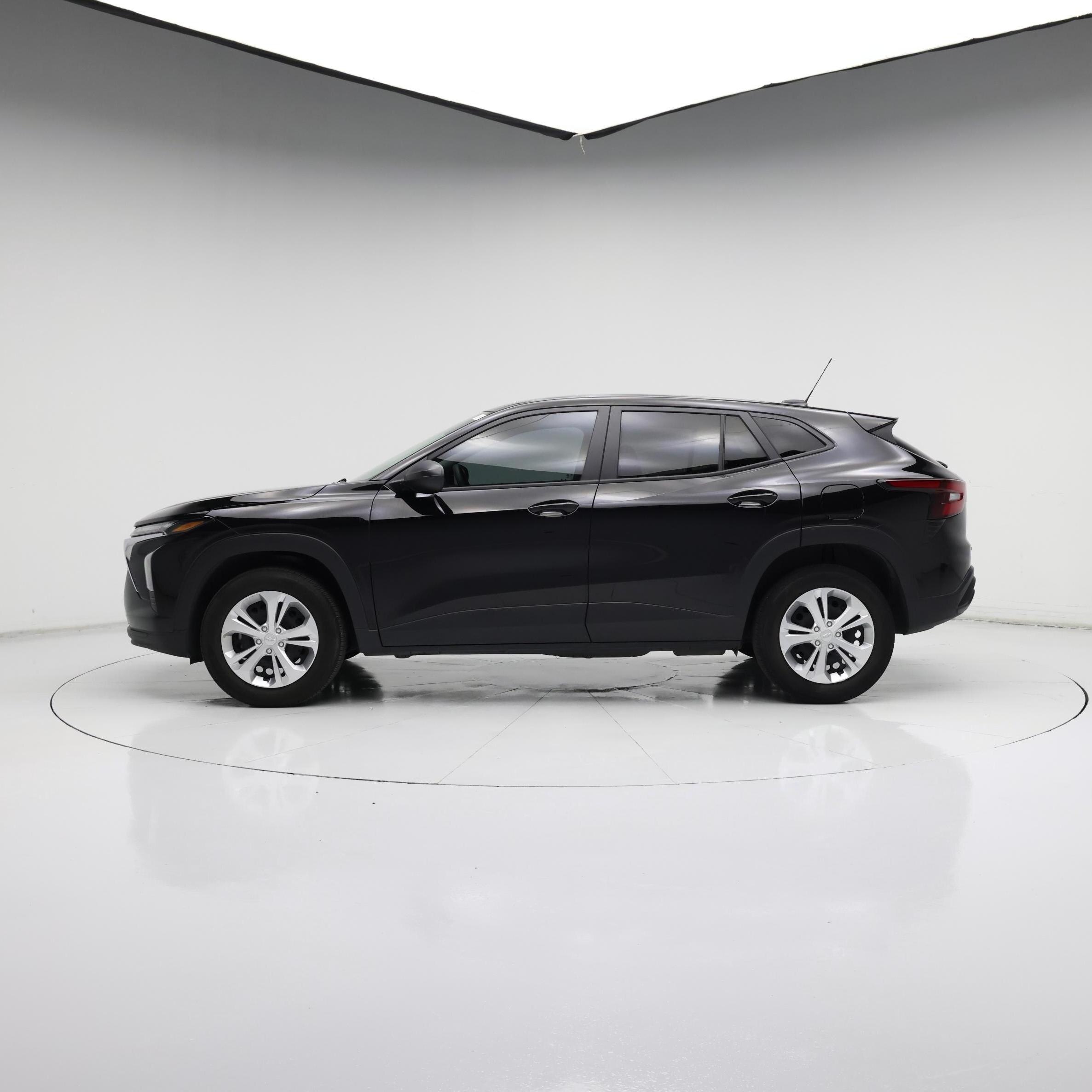 Thumbnail: 2024 Chevrolet Trax - 3