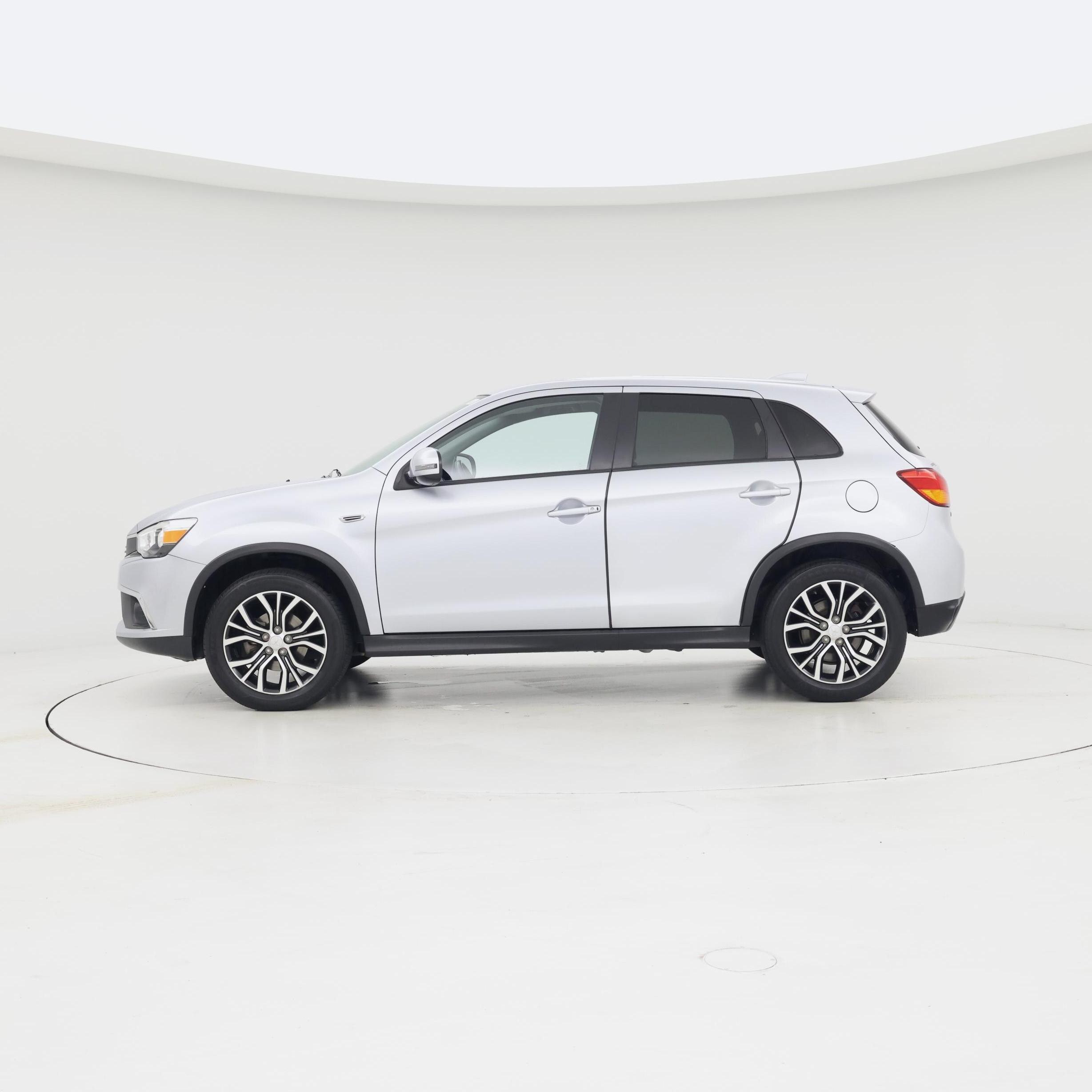 Thumbnail: 2017 Mitsubishi Outlander Sport - 3