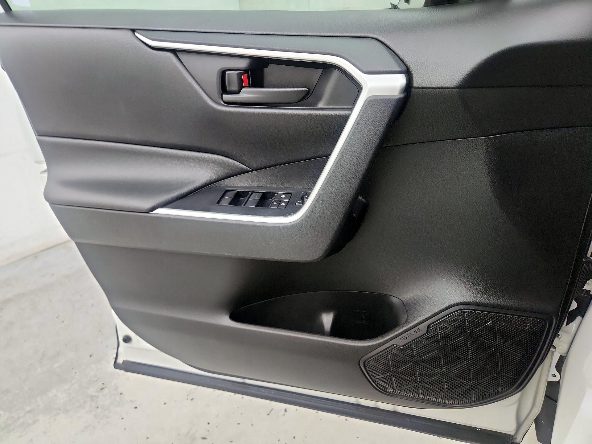 Thumbnail: 2021 Toyota RAV4 - 12