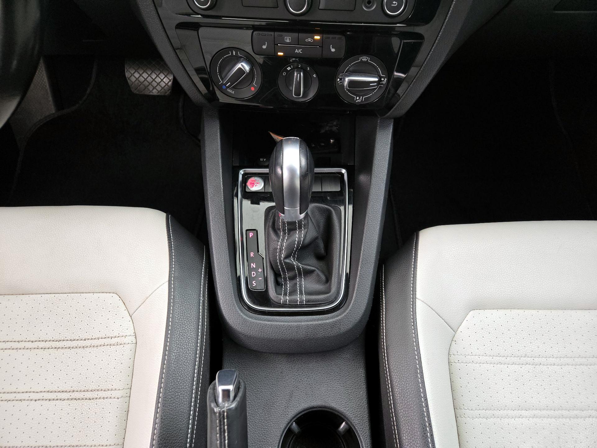 Thumbnail: 2015 Volkswagen Jetta - 18