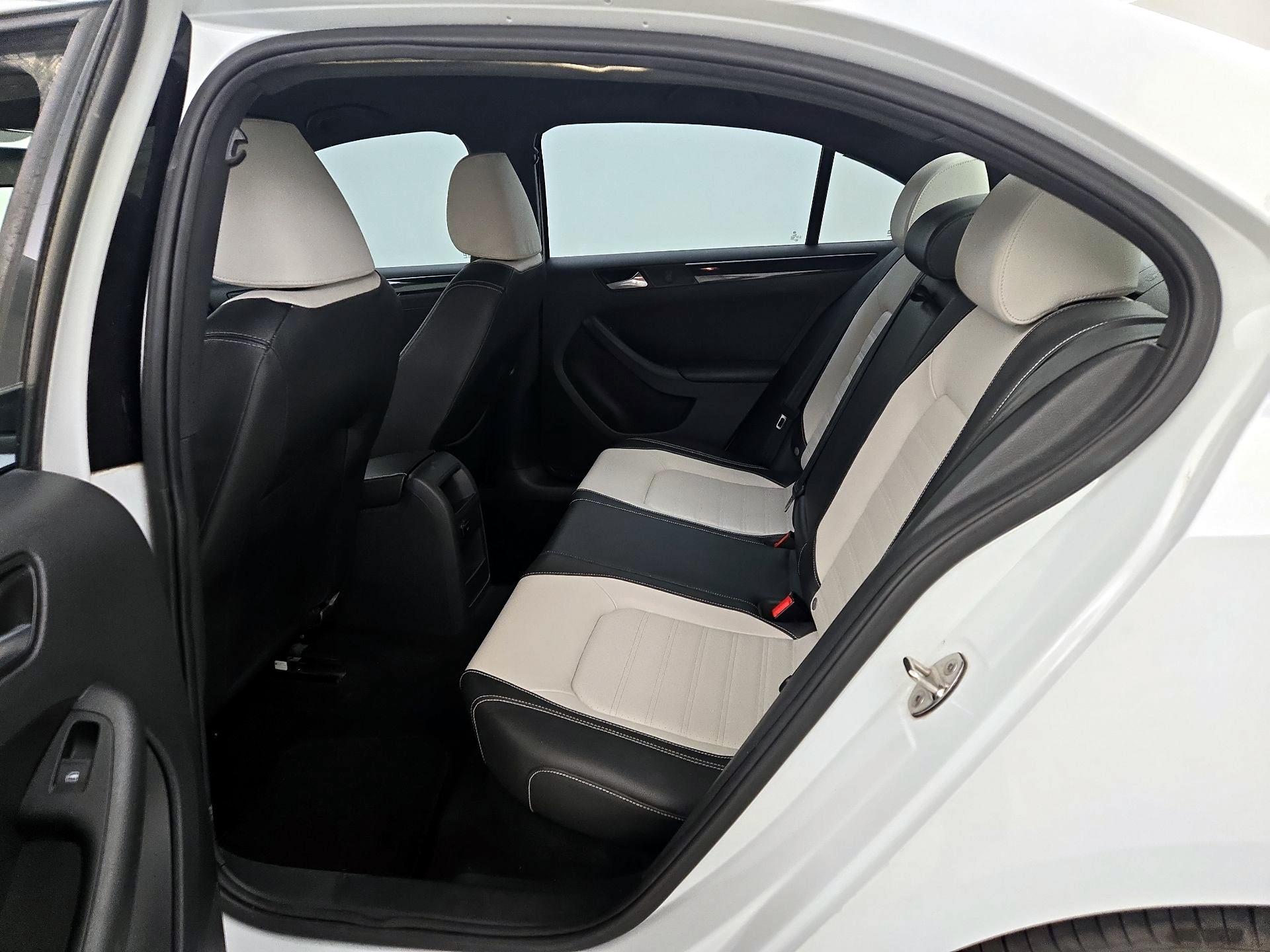 Thumbnail: 2015 Volkswagen Jetta - 20