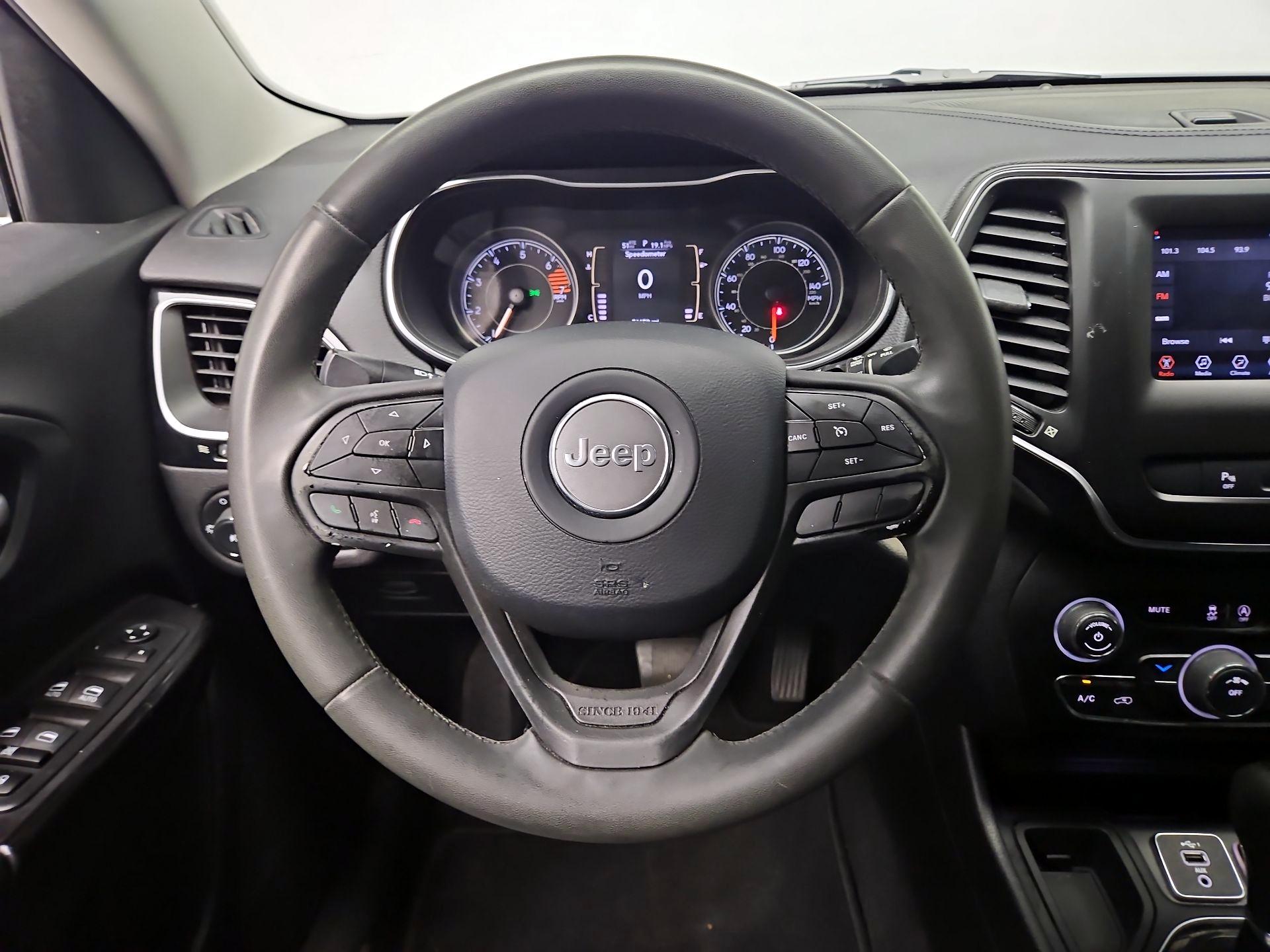 Thumbnail: 2020 Jeep Cherokee - 10
