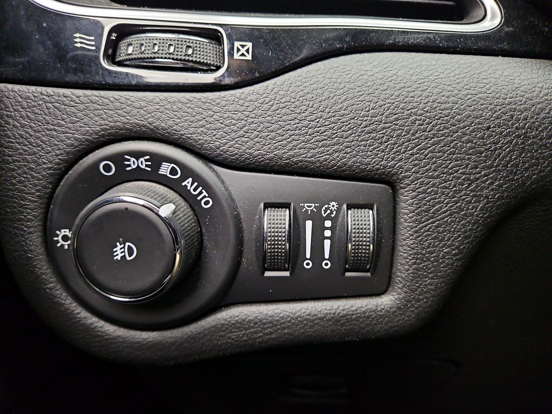 Thumbnail: 2020 Jeep Cherokee - 13