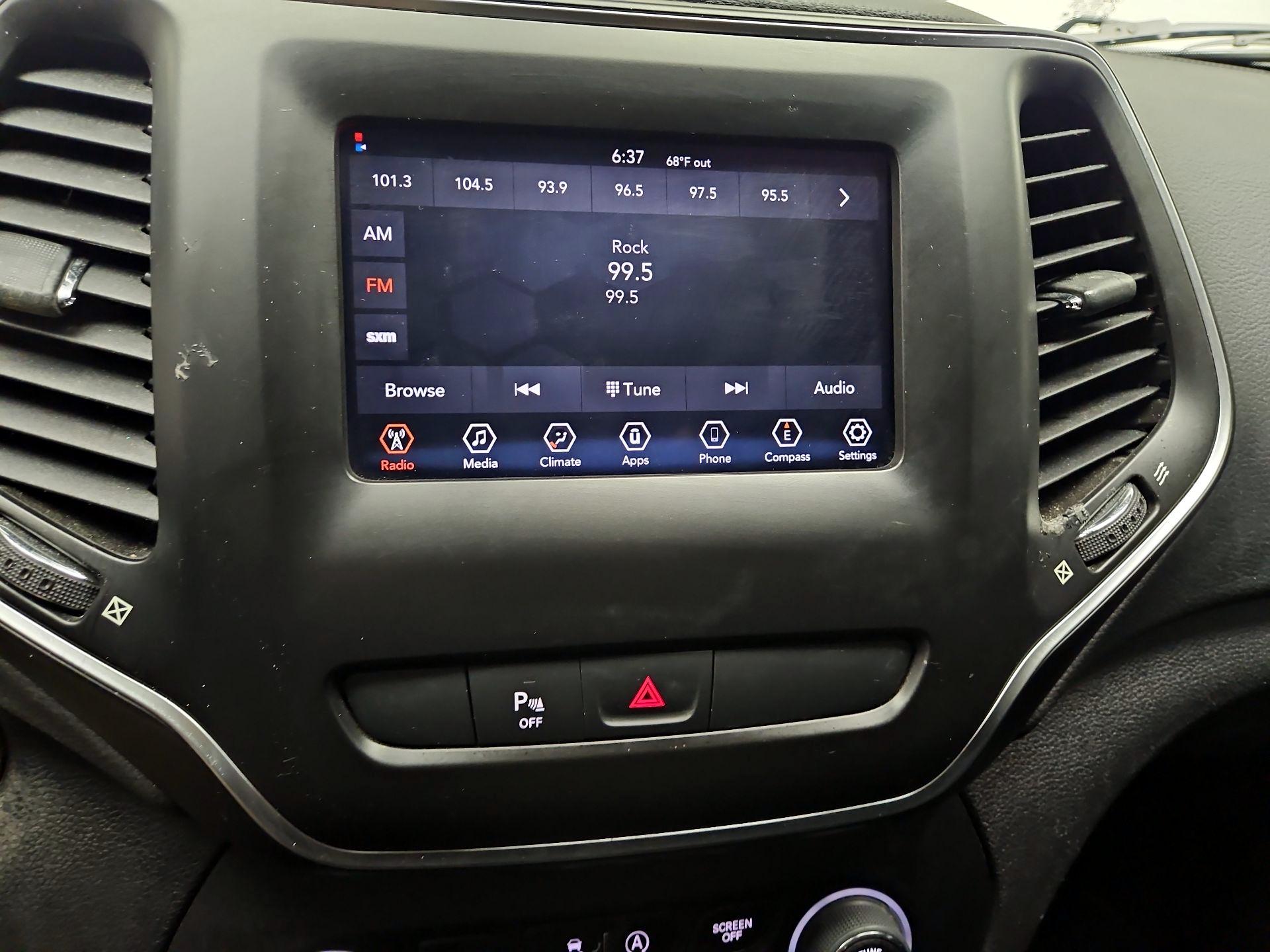 Thumbnail: 2020 Jeep Cherokee - 15