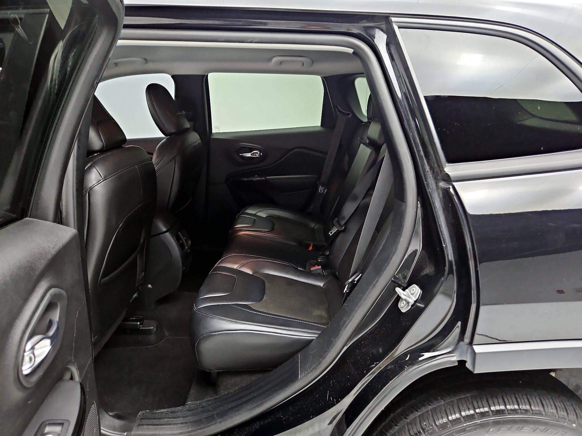 Thumbnail: 2020 Jeep Cherokee - 19
