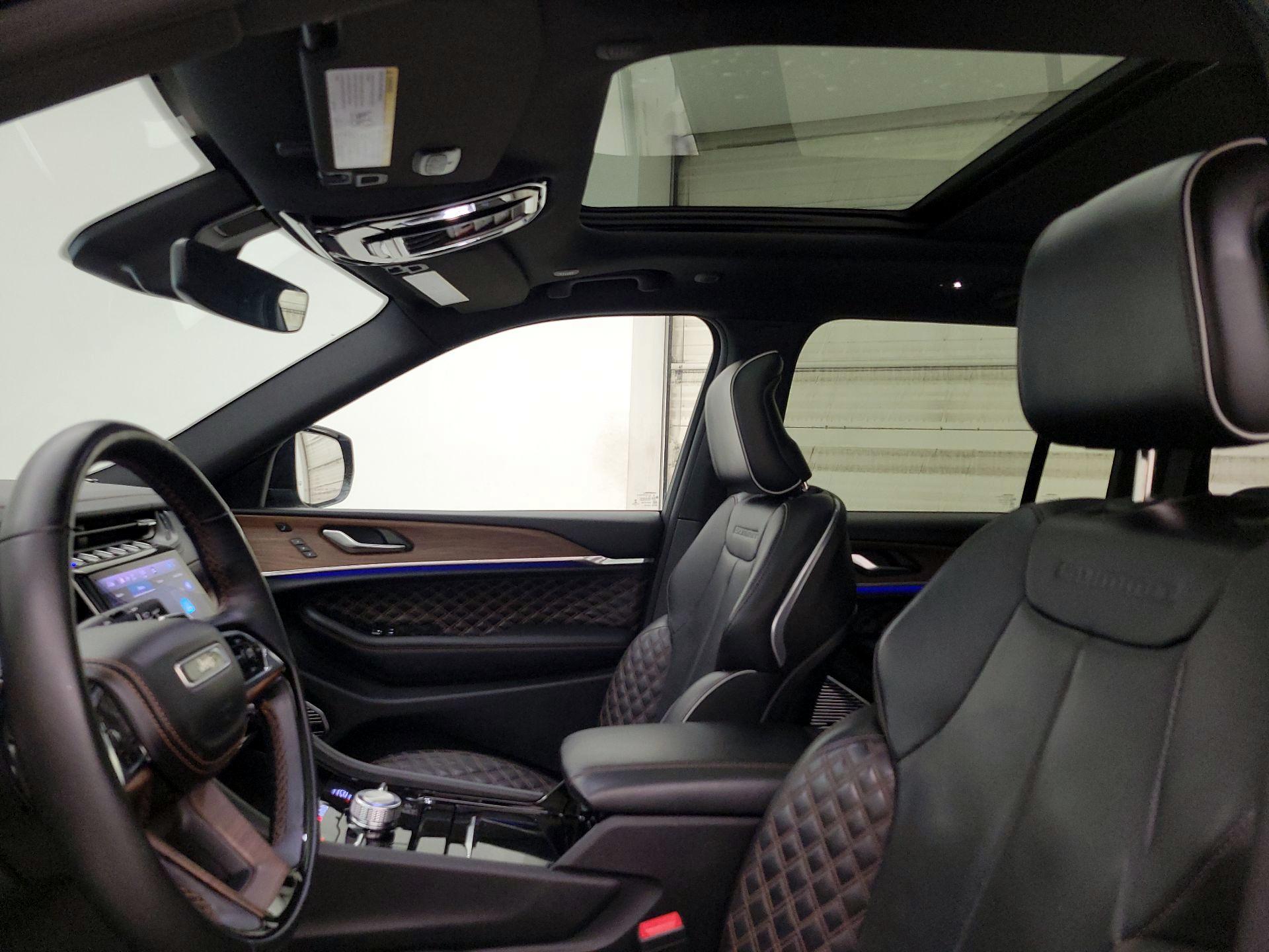 Thumbnail: 2022 Jeep Grand Cherokee - 19